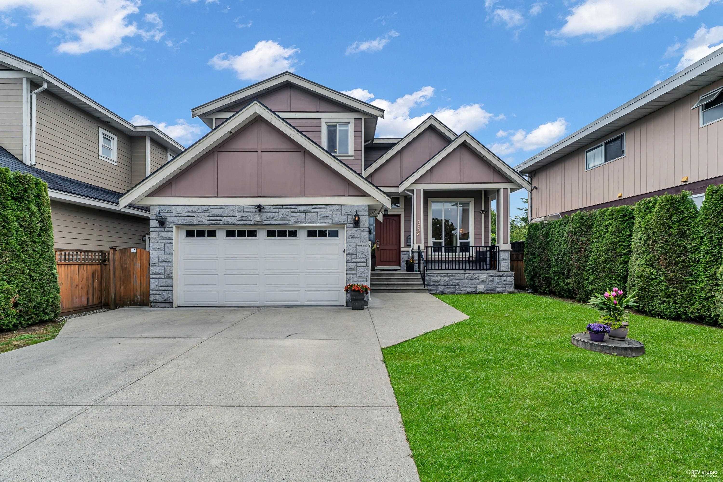 3768 Jambor Court, Burnaby, BC V5G 0A8