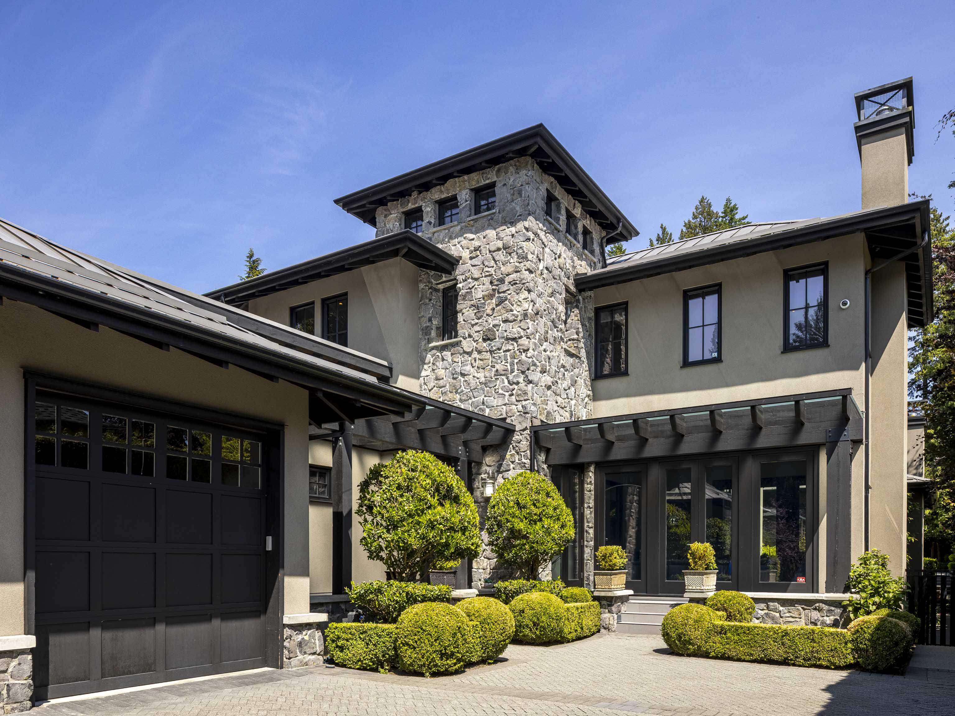 6448 Macdonald Street, Vancouver, BC V6N 1E6