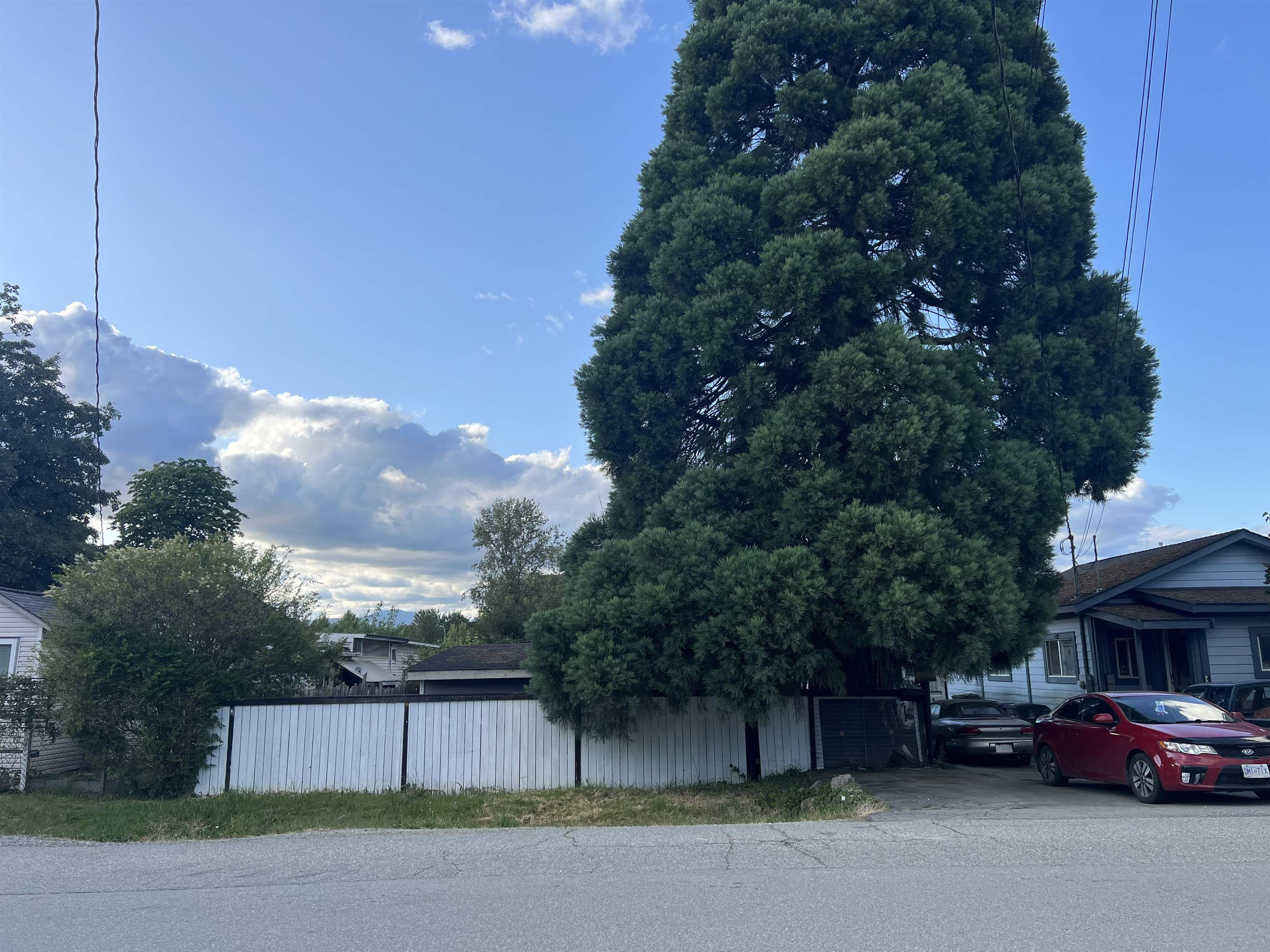 114 Avenue, Surrey, BC V3V 3N8