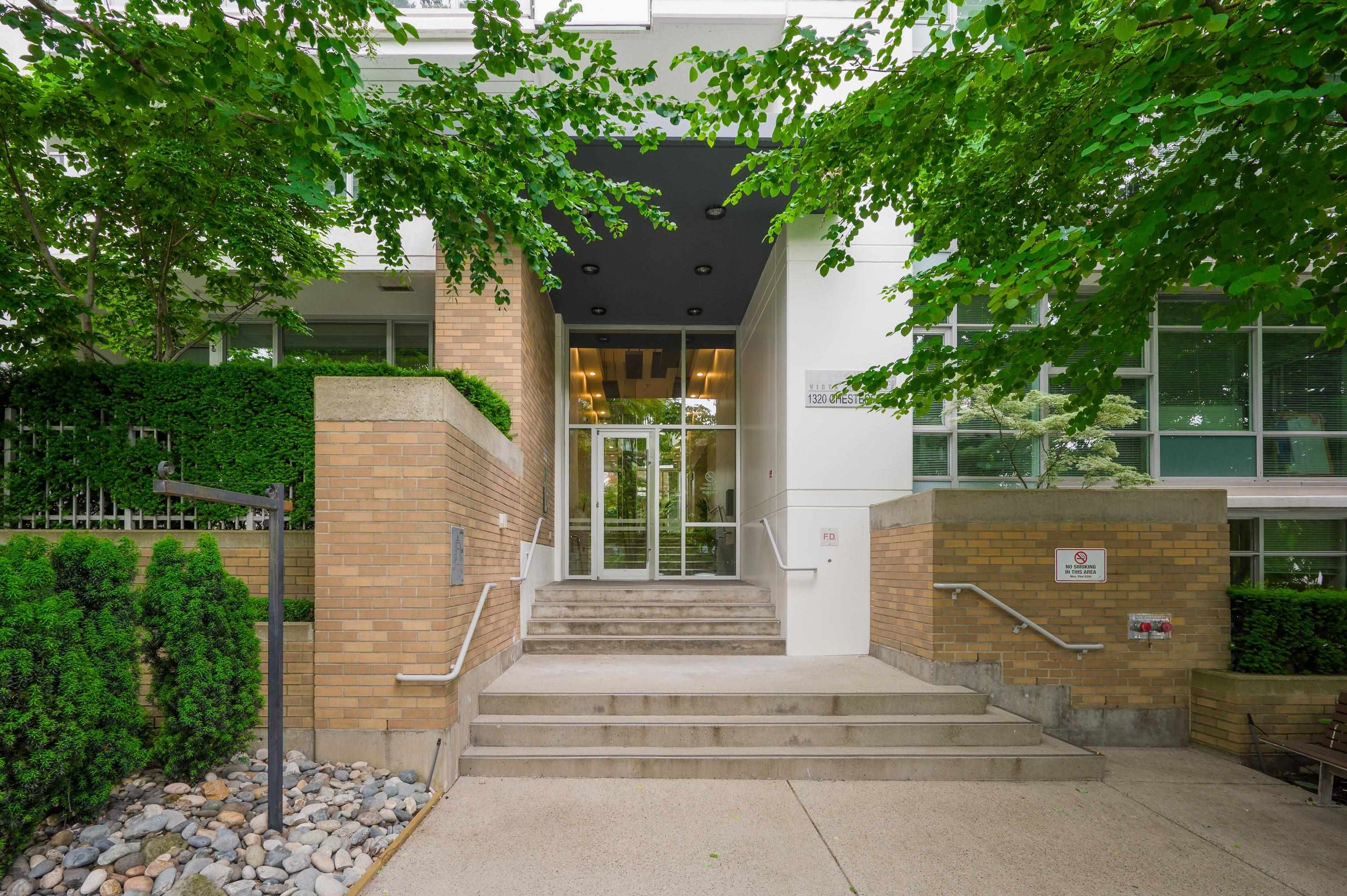 1320 Chesterfield Ave #1406, North Vancouver, BC V7M 9A7