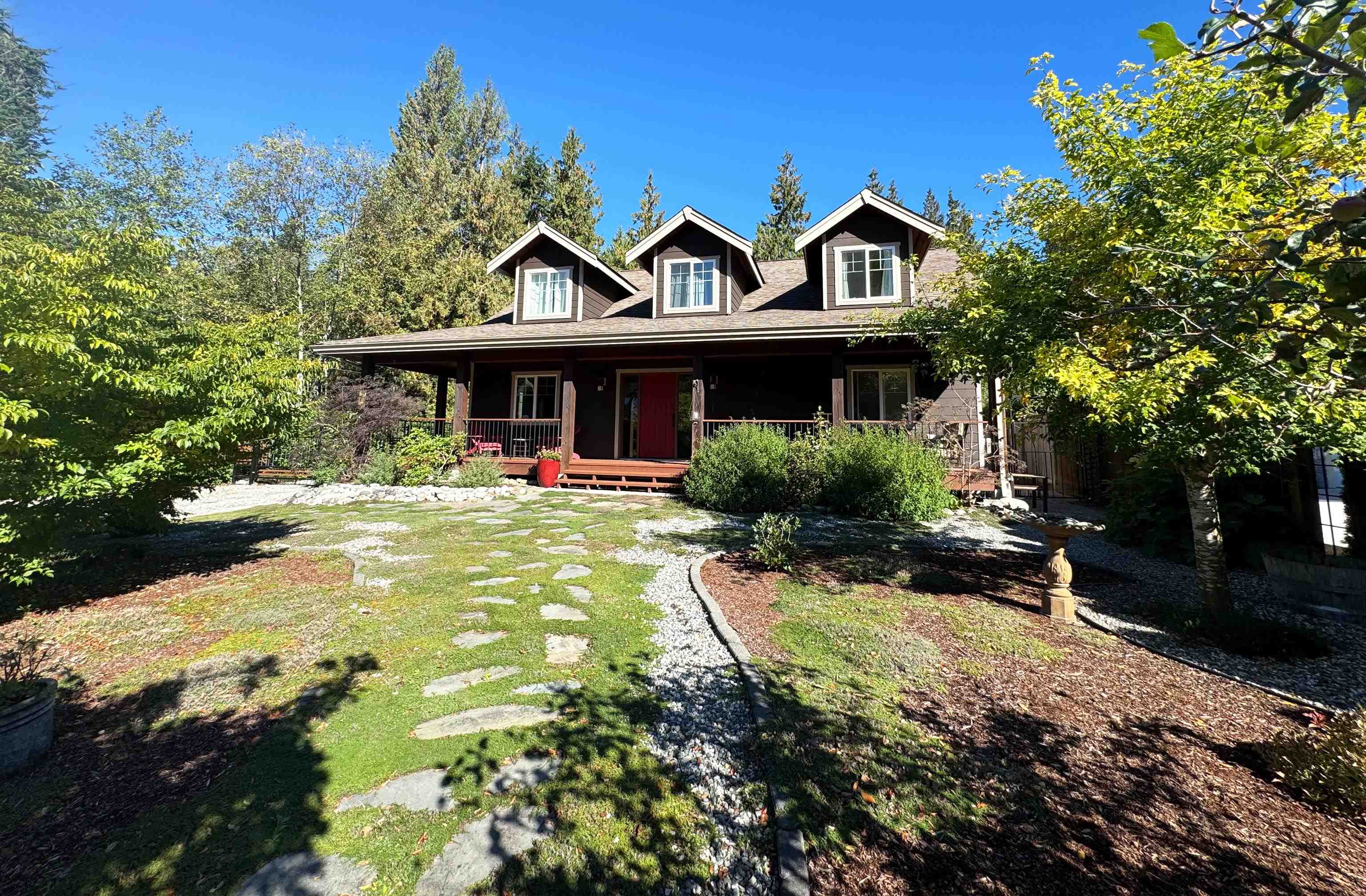 7930 Lohn Rd, Halfmoon Bay, BC V7Z 1C5