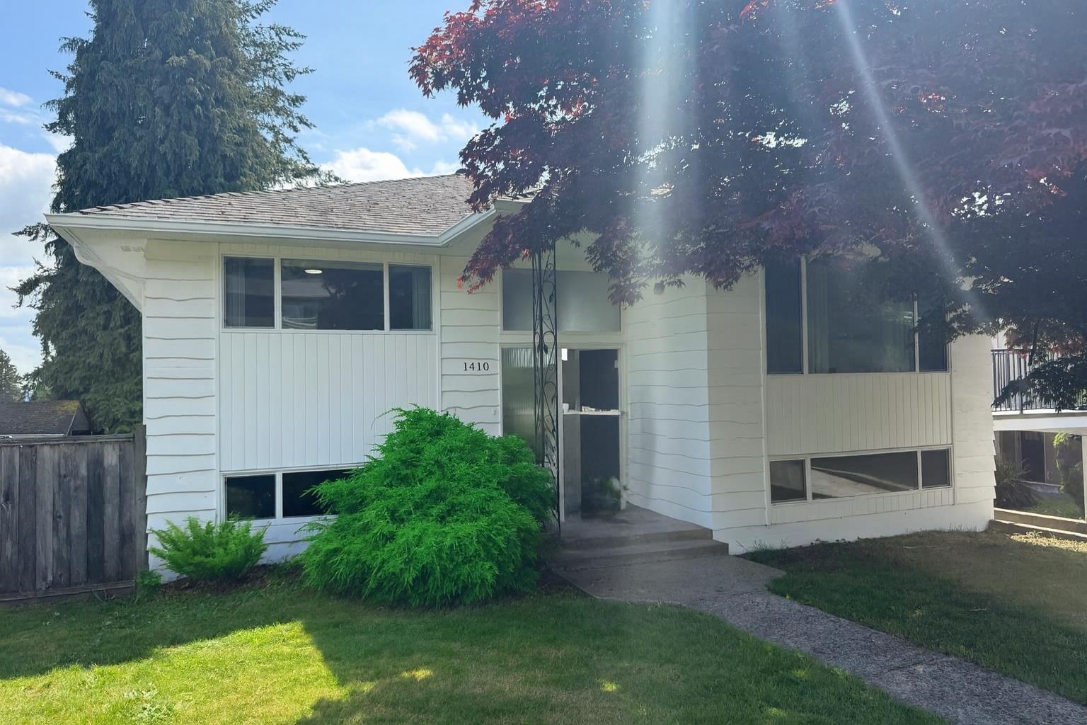 1410 Dansey Avenue, Coquitlam, BC V3K 3H8