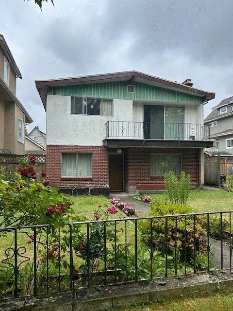 1320 East 11th Avenue, Vancouver, BC V5N 1Y5