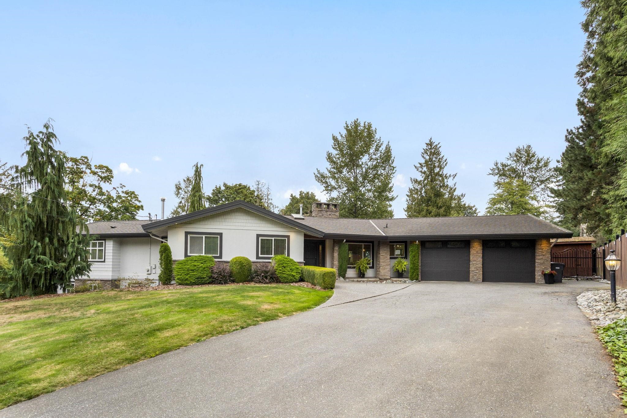 4374 Bridgeview Street, Abbotsford, BC V4X 1W8
