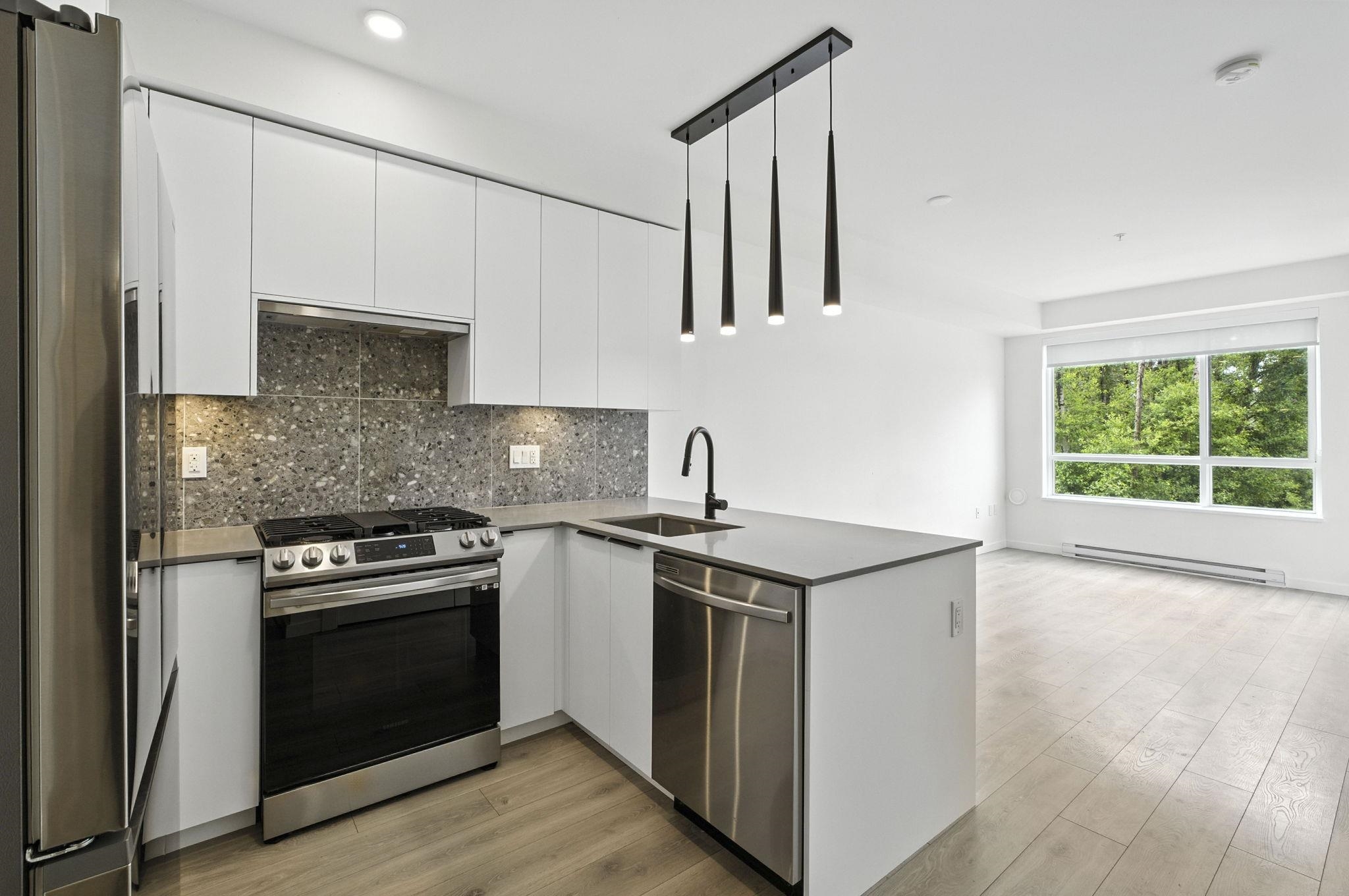 7920 206 St #310, Langley, BC V2Y 3X1