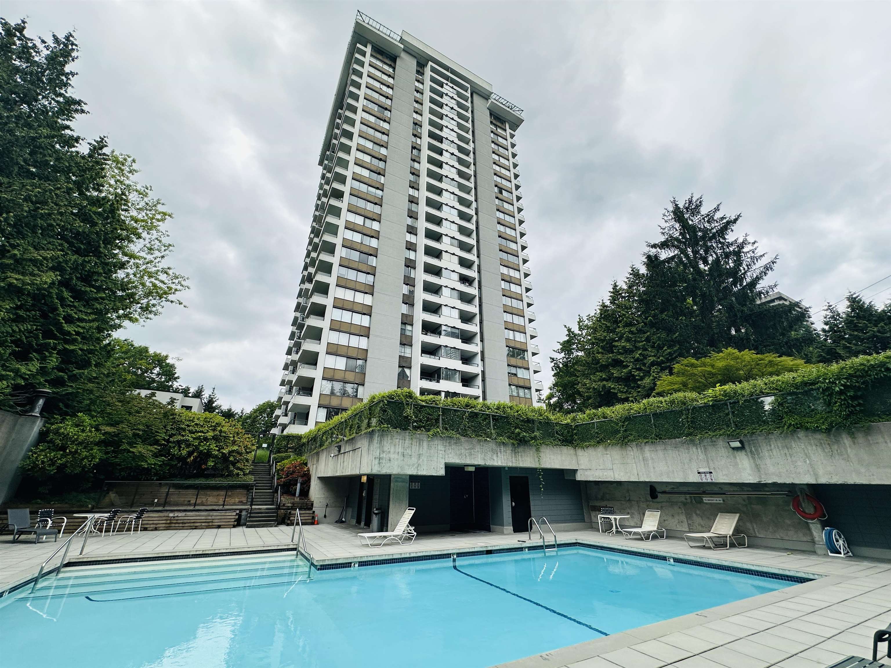 9521 Cardston Court #1403, Burnaby, BC V3N 4R8