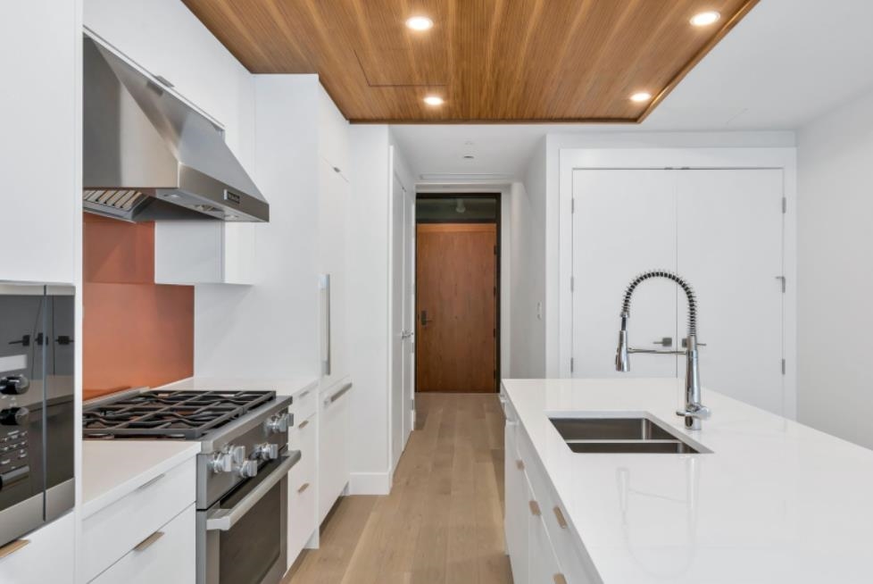 6699 Nelson Avenue #603, West Vancouver, BC V7W 2B2
