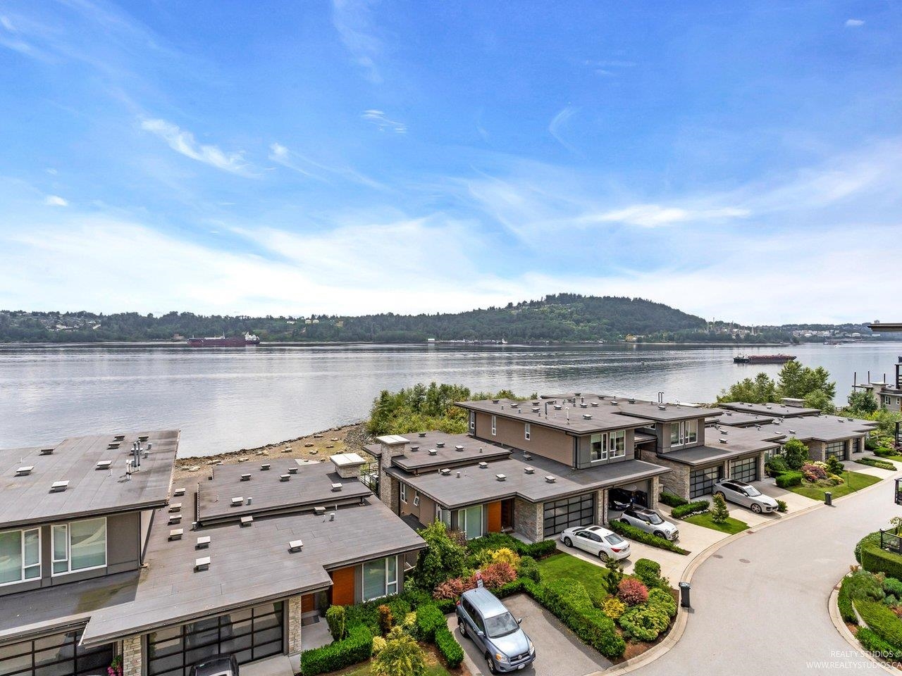 3911 Cates Landing Way #401, North Vancouver, BC V7G 0A6