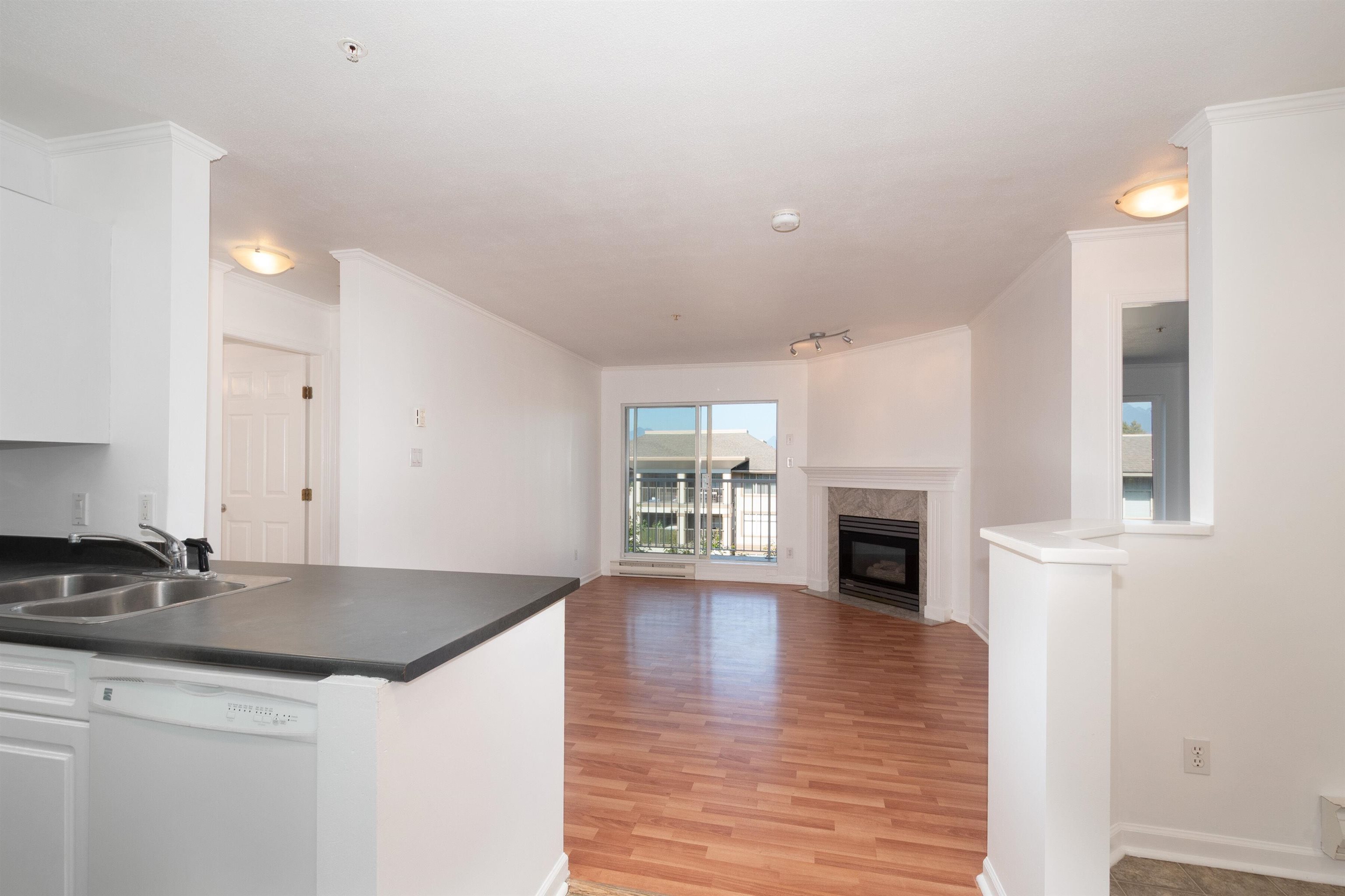 12206 224 Street #403, Maple Ridge, BC V2X 6B8