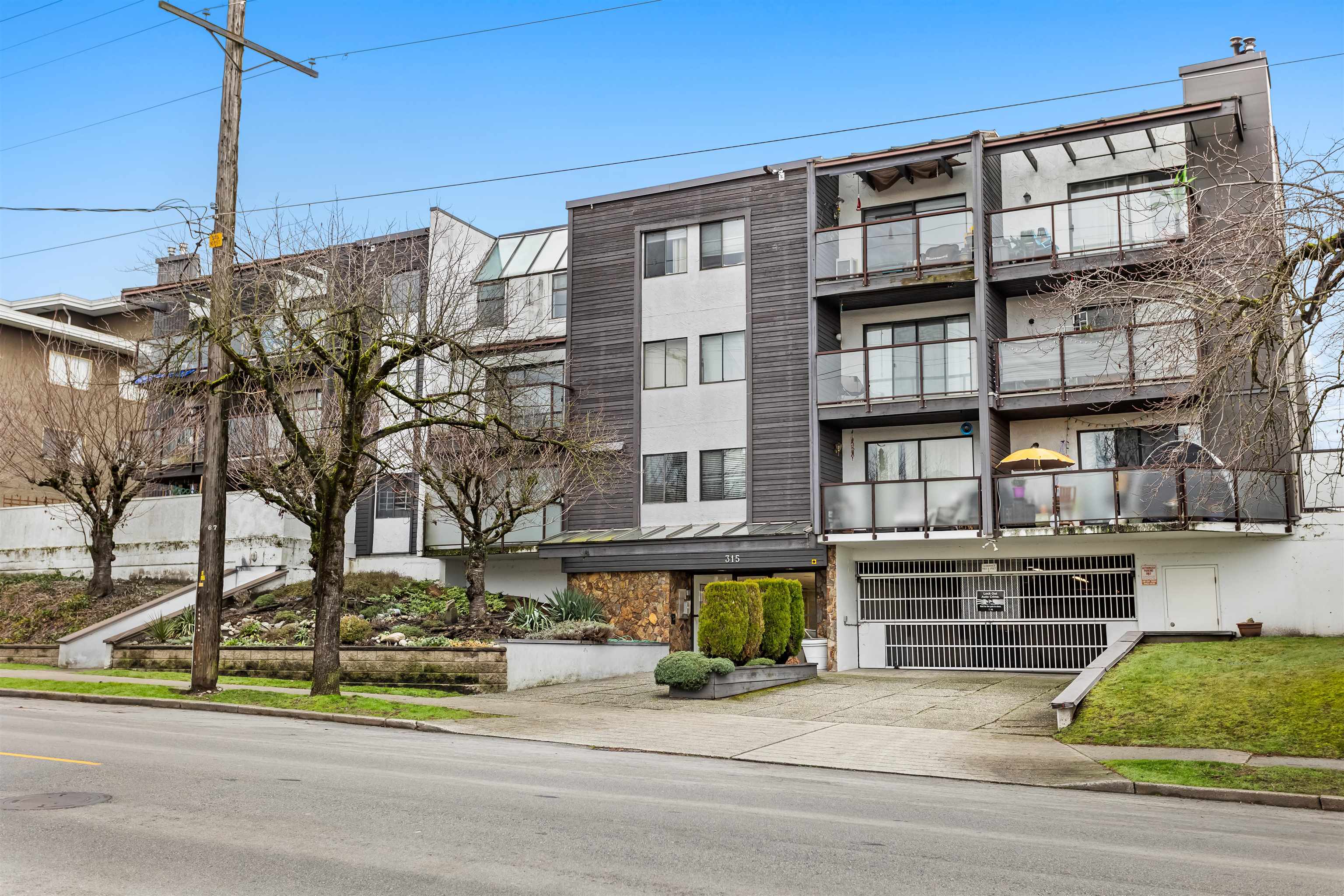 315 10th Street #306, New Westminster, BC V3M 3Y2