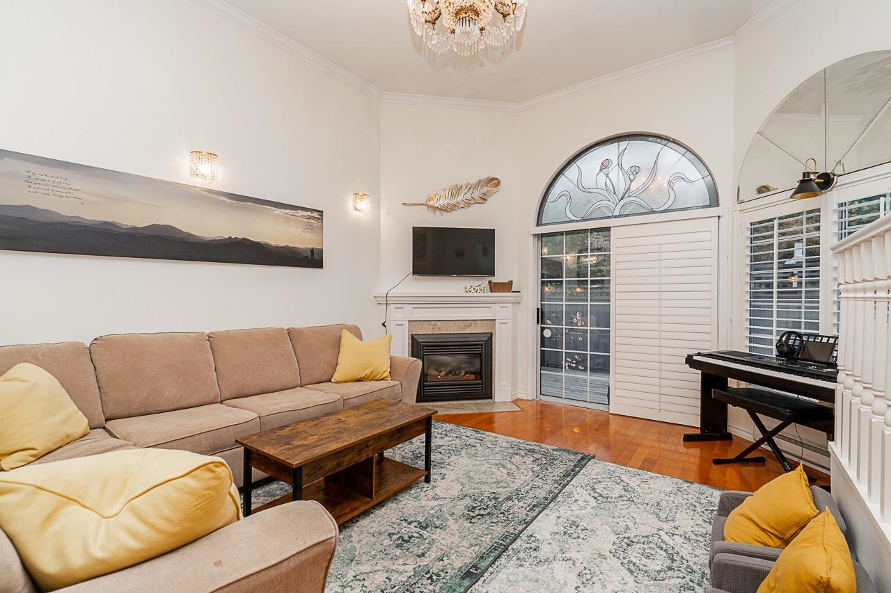 216 6th Street East #109, North Vancouver, BC V7L 1P5