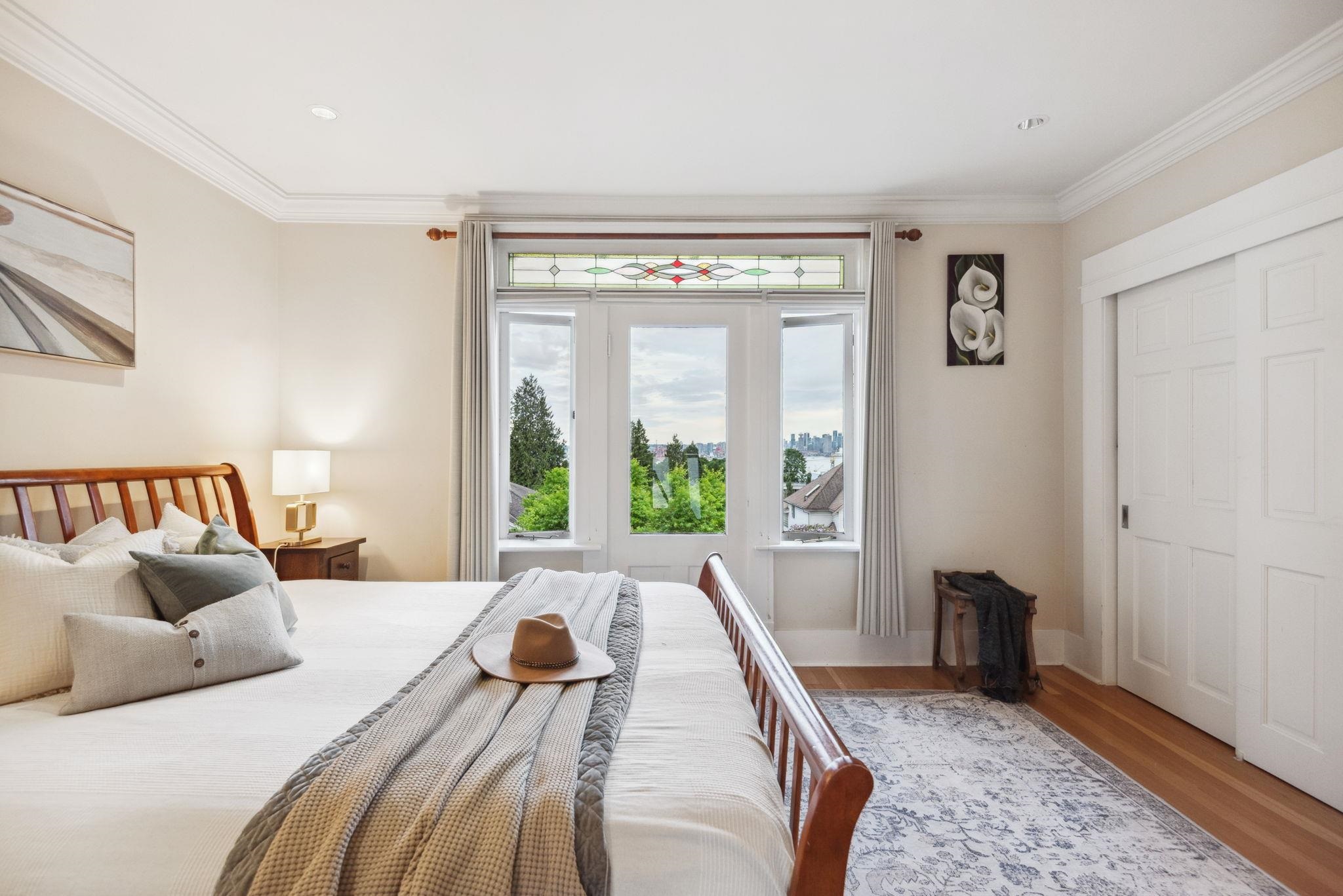 346 5th Street East, North Vancouver, BC V7L 1L9