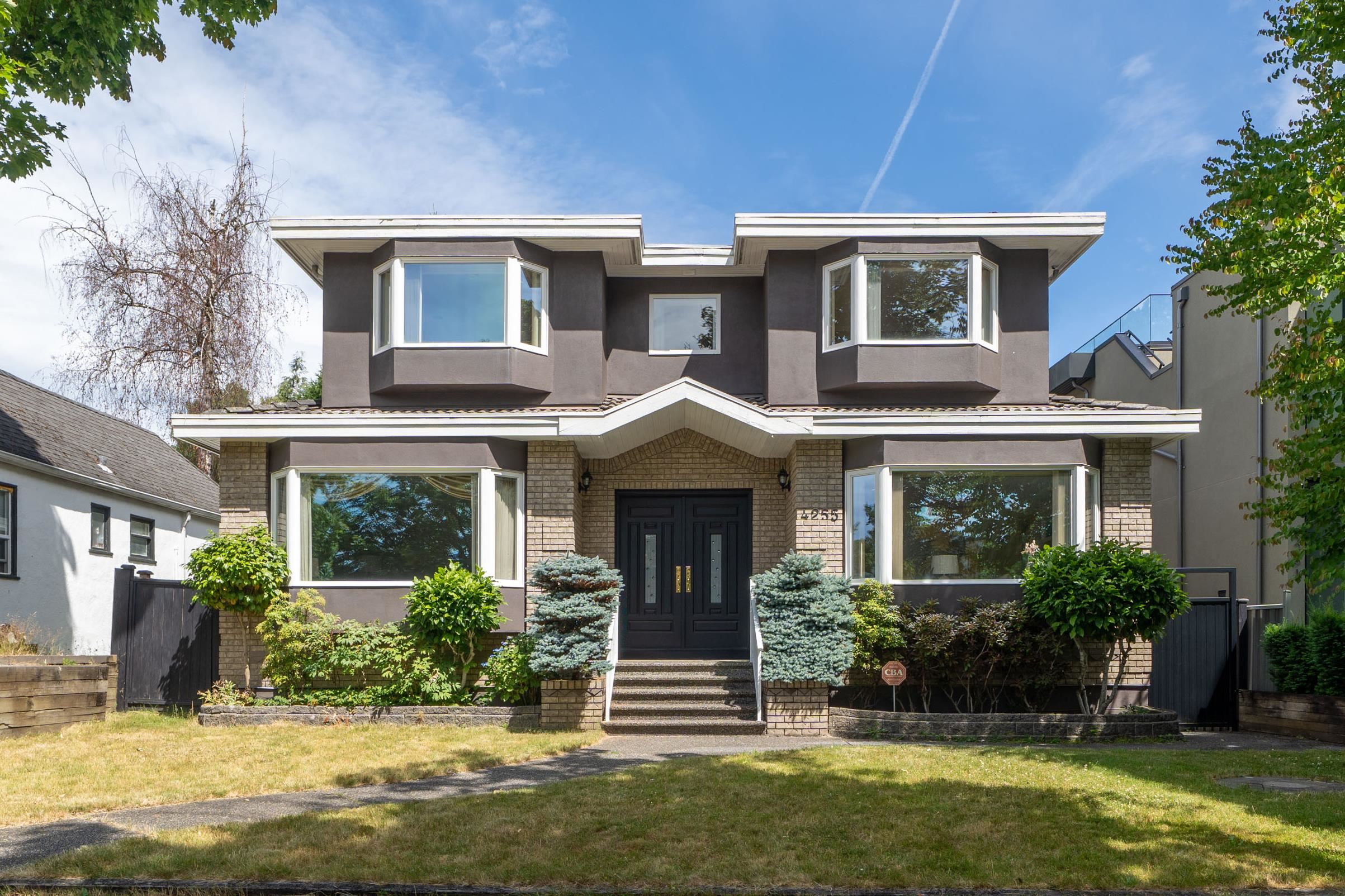 4255 West 15th Avenue, Vancouver, BC V6R 3A7