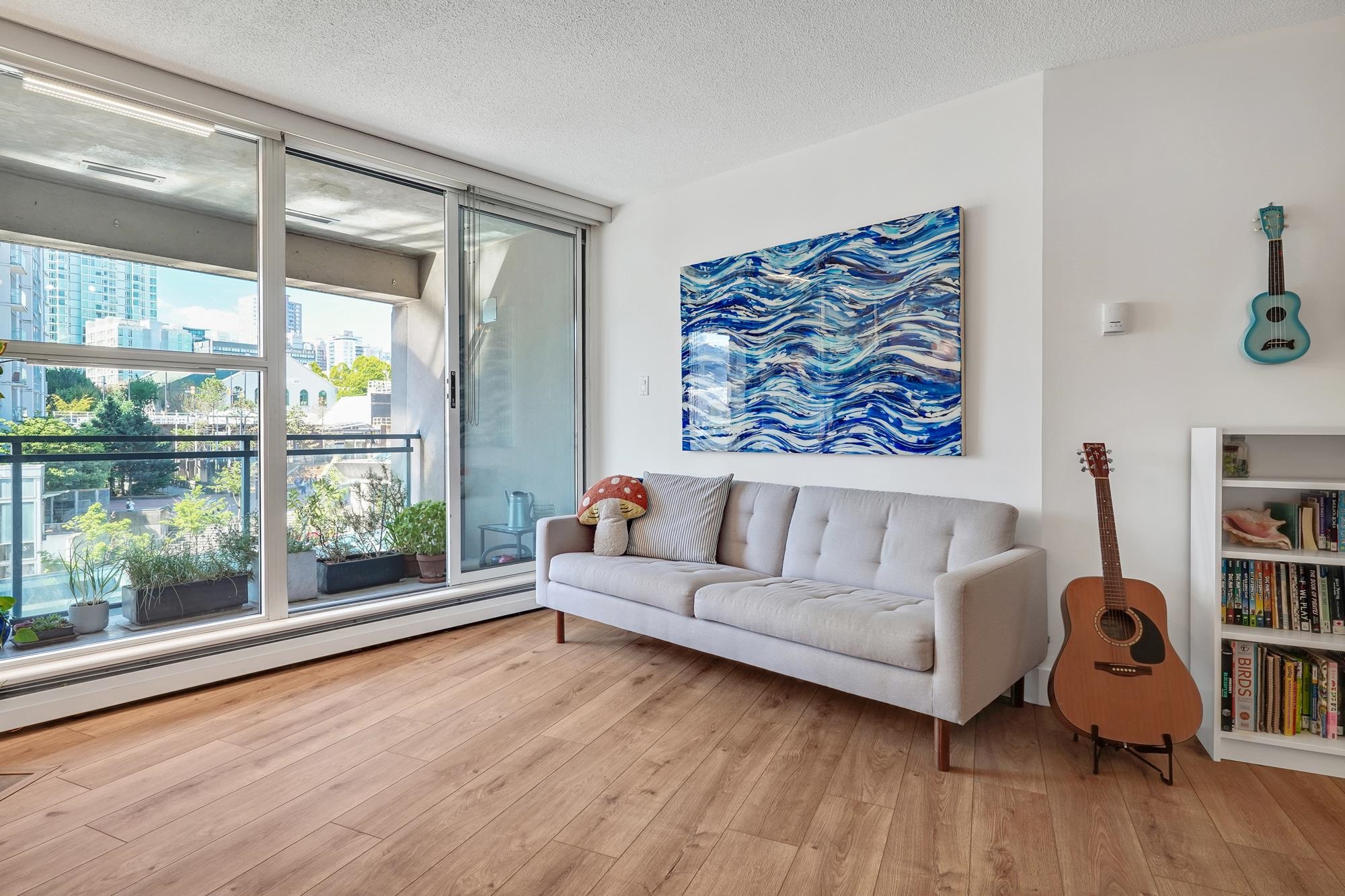 183 Keefer Place #306, Vancouver, BC V6B 6B9