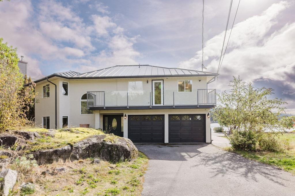 5620 Mintie Rd, Halfmoon Bay, BC V7Z 1E8