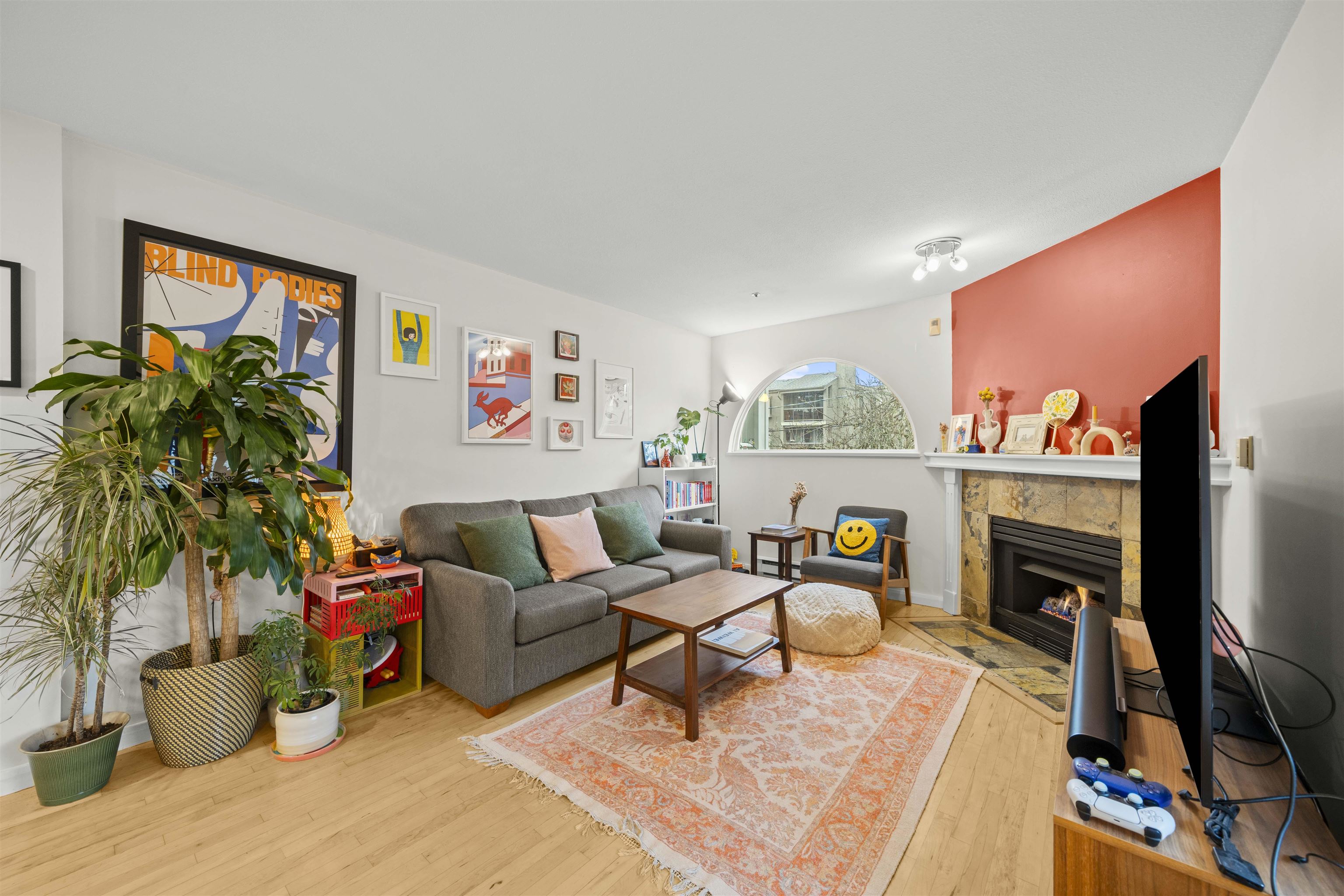 1868 West 8th Avenue, Vancouver, BC V6J 5G3