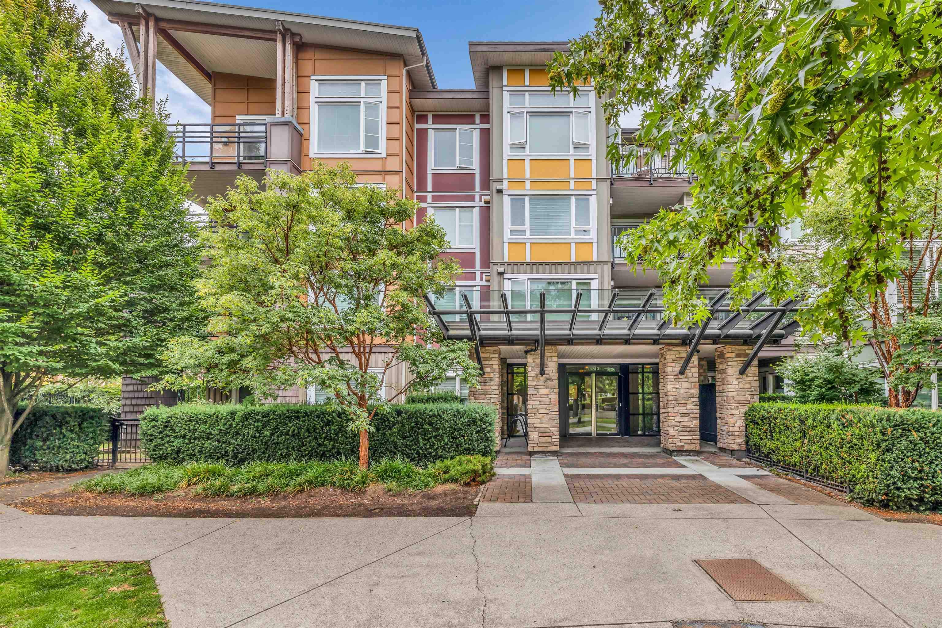 13740 75a Avenue #202, Surrey, BC V3W 0E8
