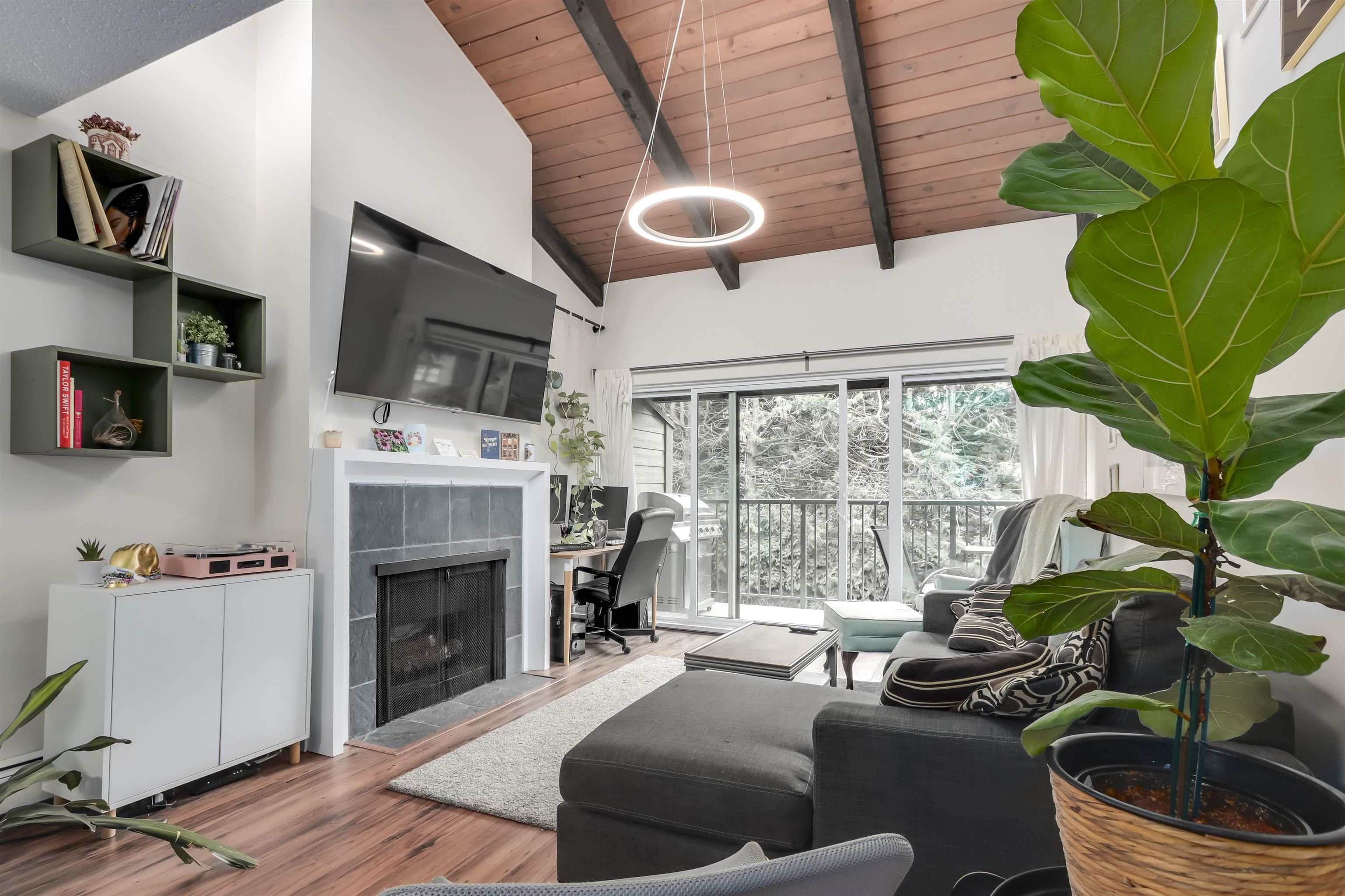 330 East 7th Avenue #301, Vancouver, BC V5T 4K5