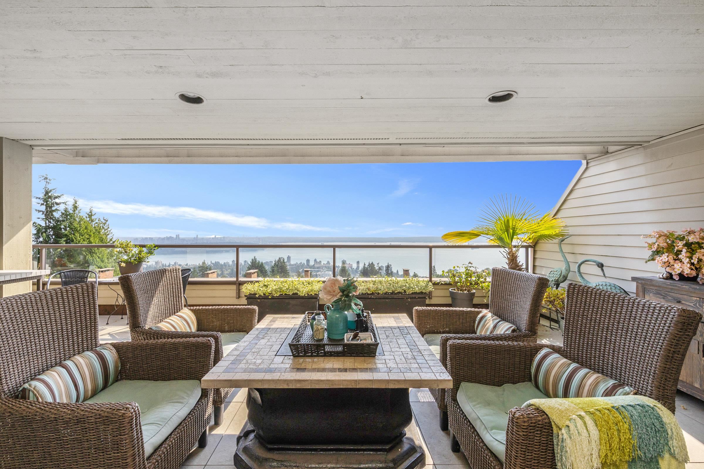 2250 Folkestone Way #33, West Vancouver, BC V7S 2X7