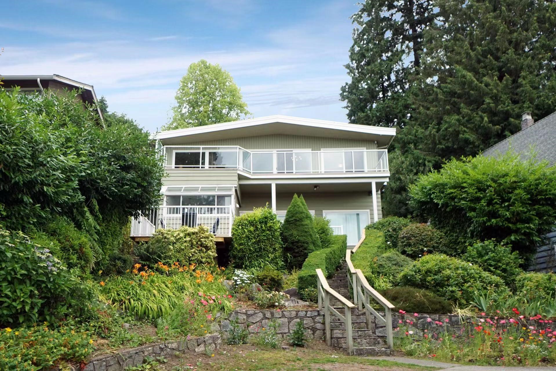 850 Esquimalt Avenue, West Vancouver, BC V7T 1J8