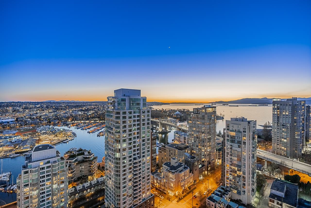 1455 Howe Street #2703, Vancouver, BC V6Z 1C2
