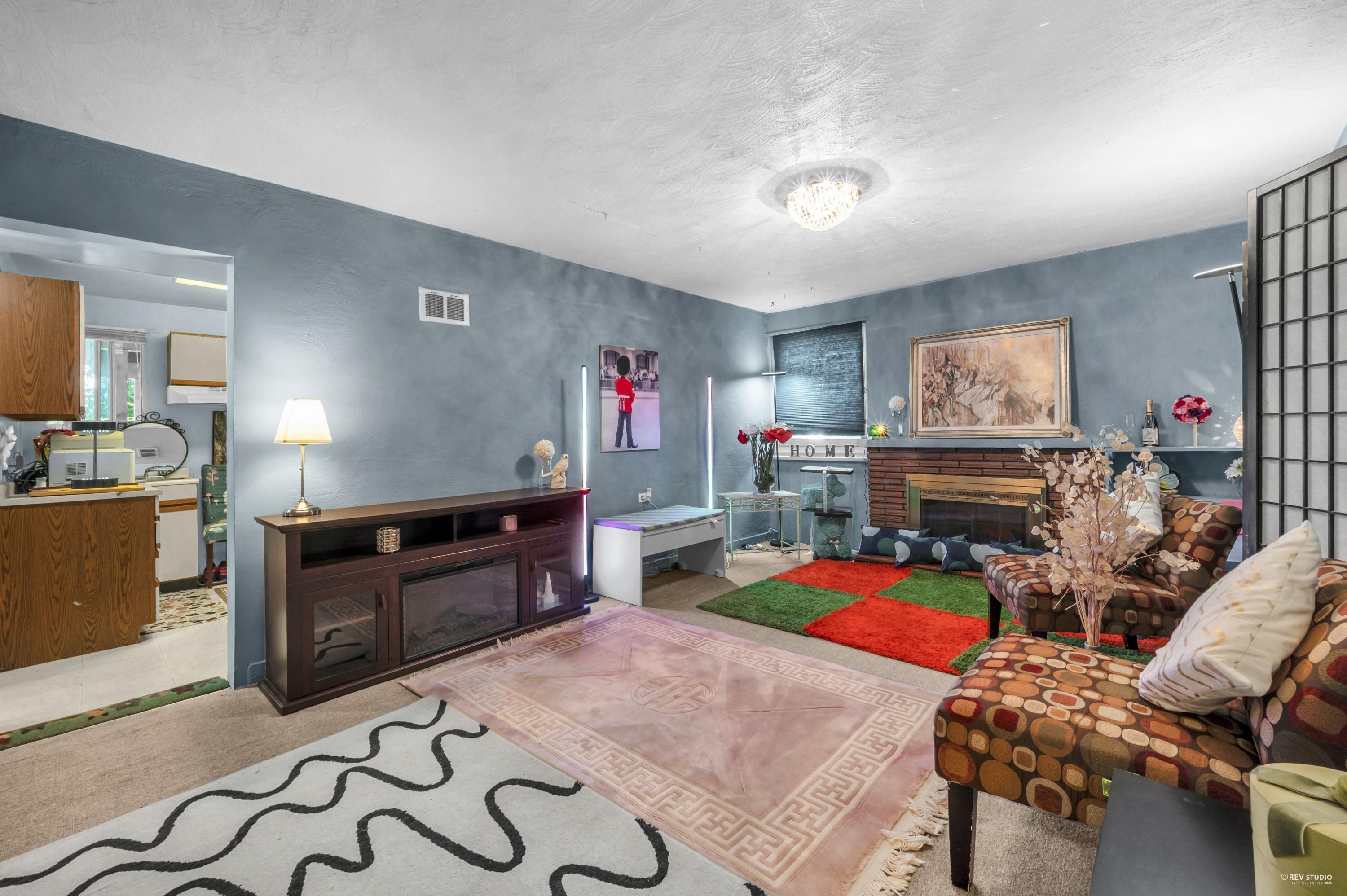 917 Ladner Street, New Westminster, BC V3L 4W5