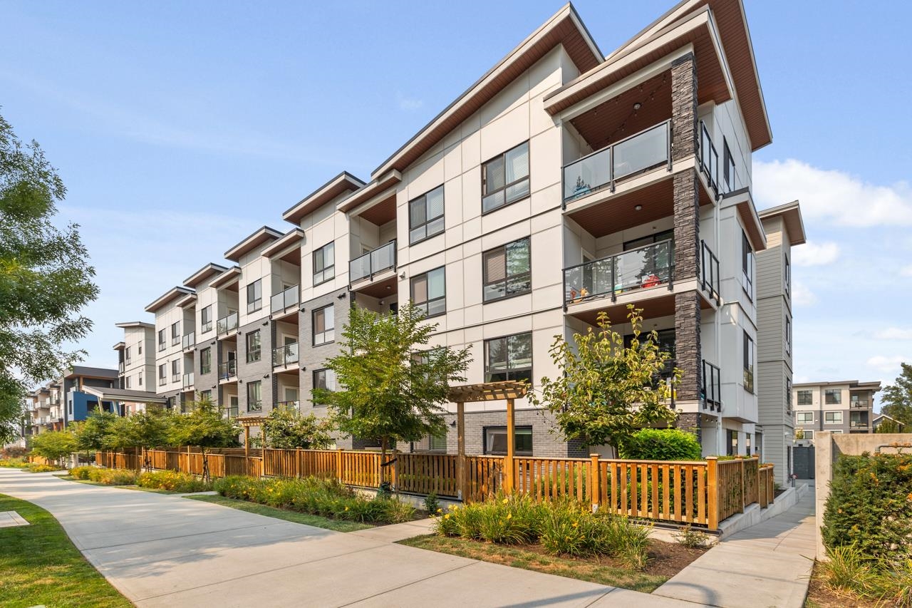 20362 72b Avenue #104, Langley, BC V2Y 5K4