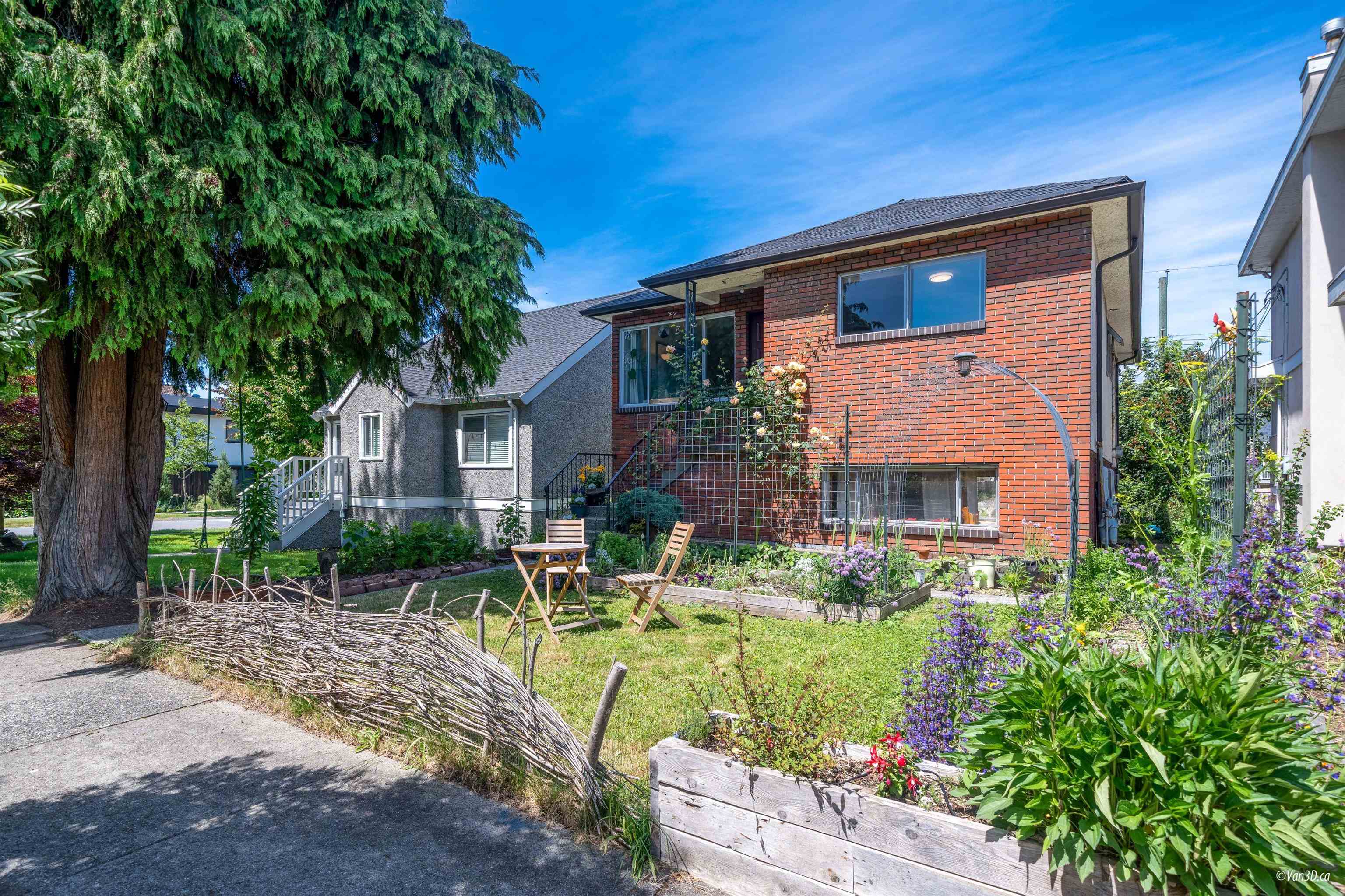 2611 Parker Street, Vancouver, BC V5K 2T5