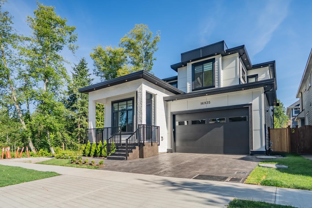 0a Avenue, Surrey, BC V3Z 9N8