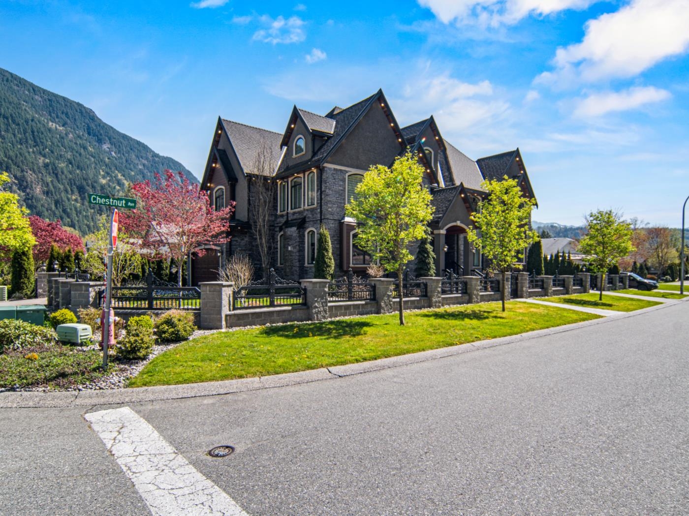 220 Balsam Avenue, Harrison Hot Springs, BC V0M 1K0
