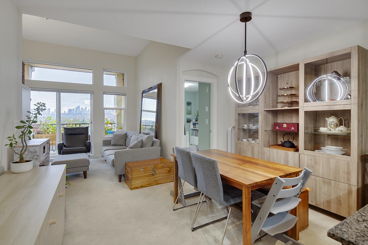 4728 Brentwood Drive #406, Burnaby, BC V5C 0G2