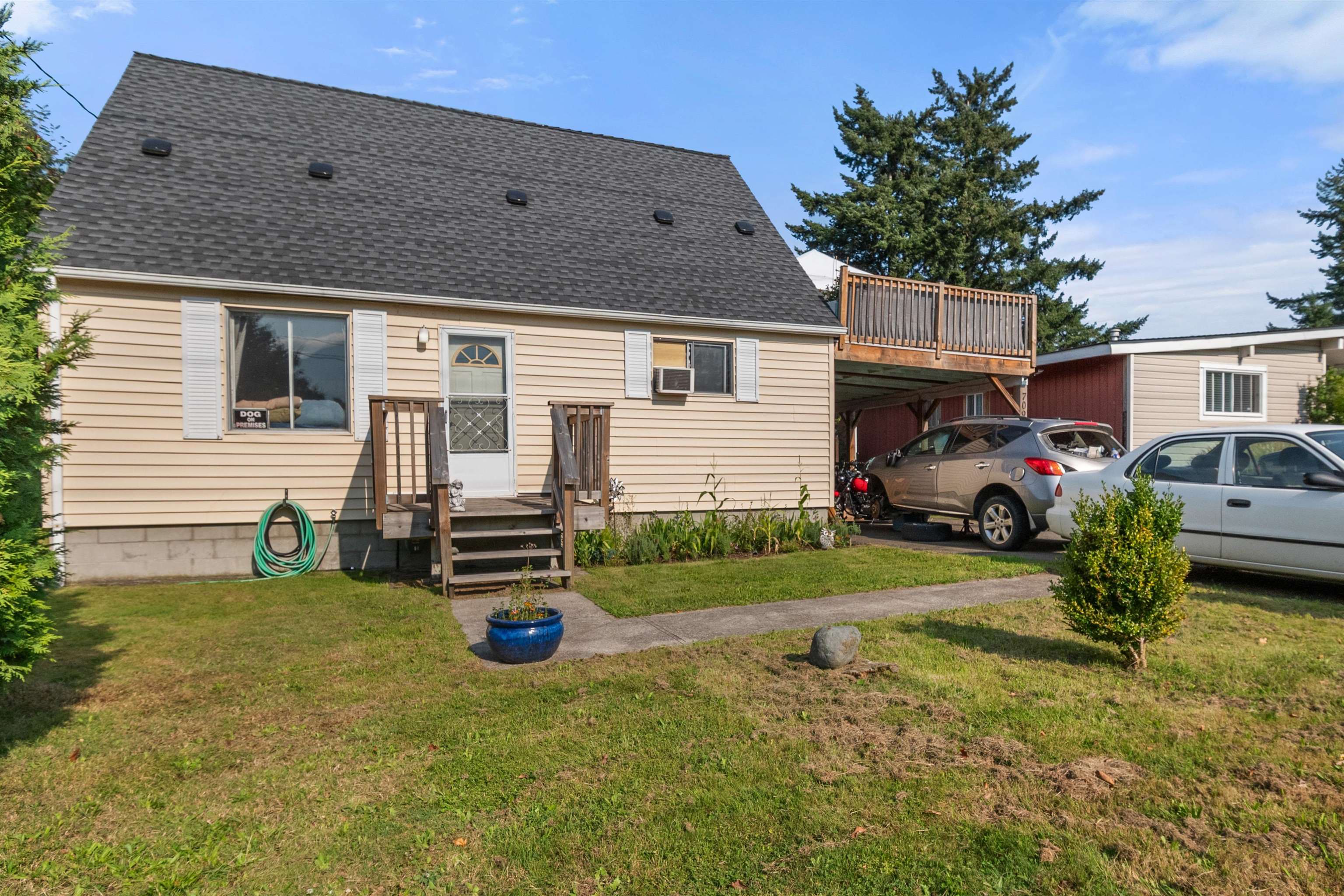 7th Avenue, Hope, BC V0X 1L0