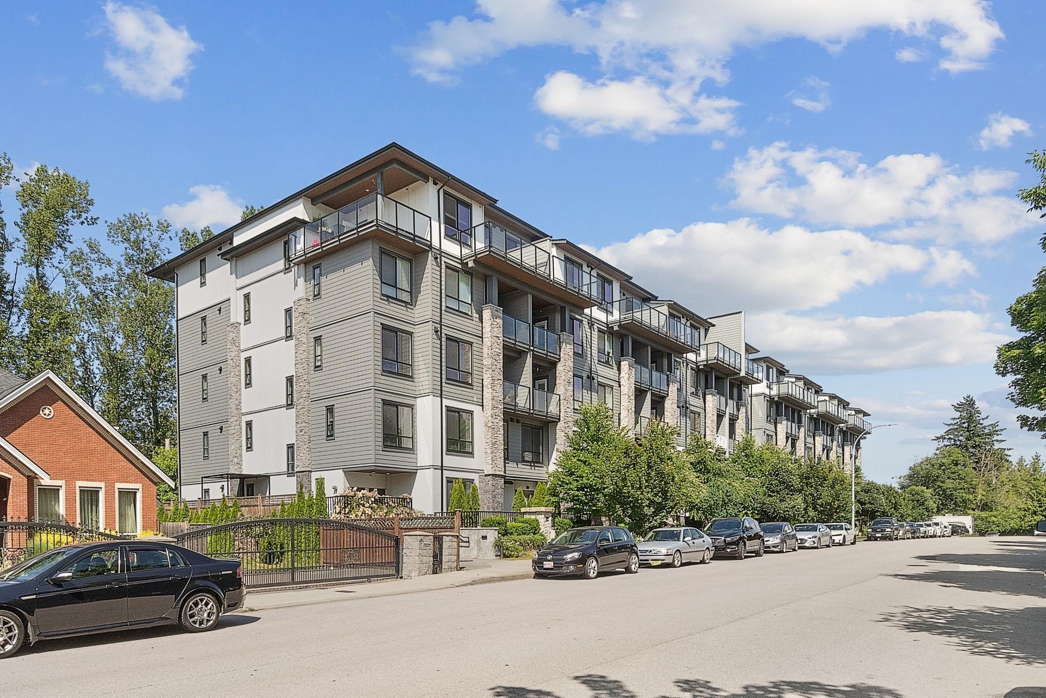 15351 101 Avenue #520, Surrey, BC V3R 0G2