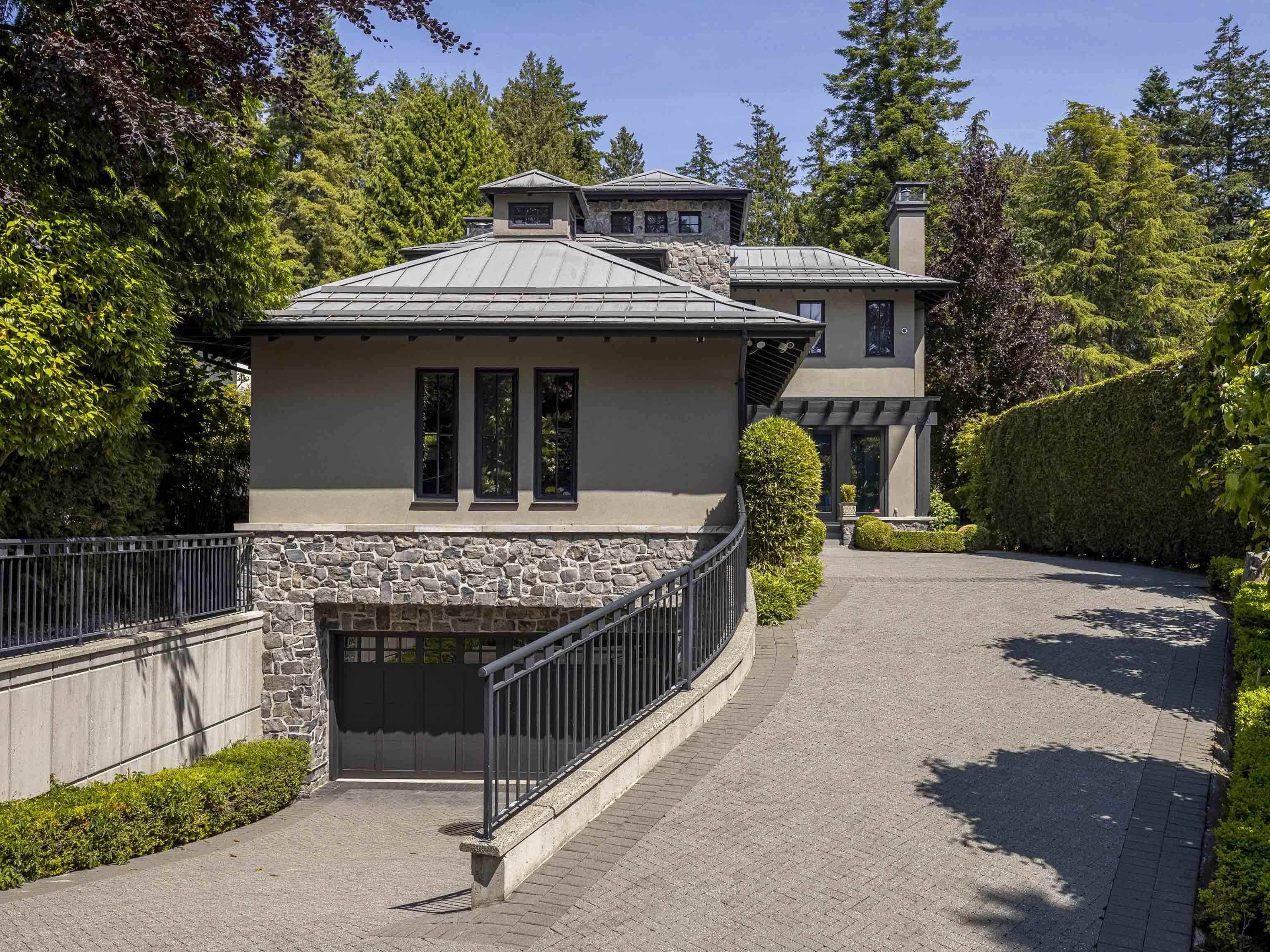 6448 Macdonald Street, Vancouver, BC V6N 1E6