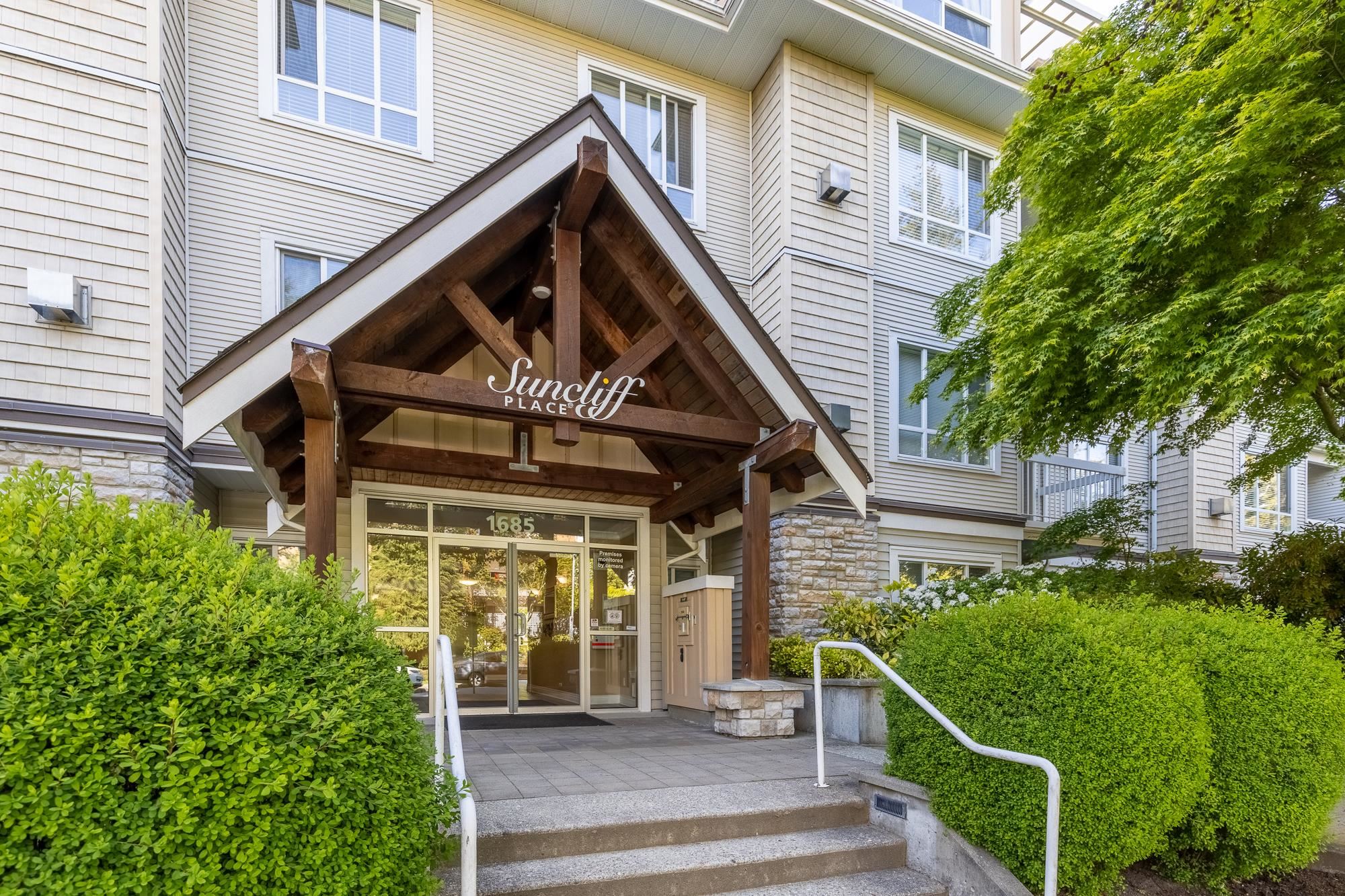 1685 152a Street #208, Surrey, BC V4A 9Y1