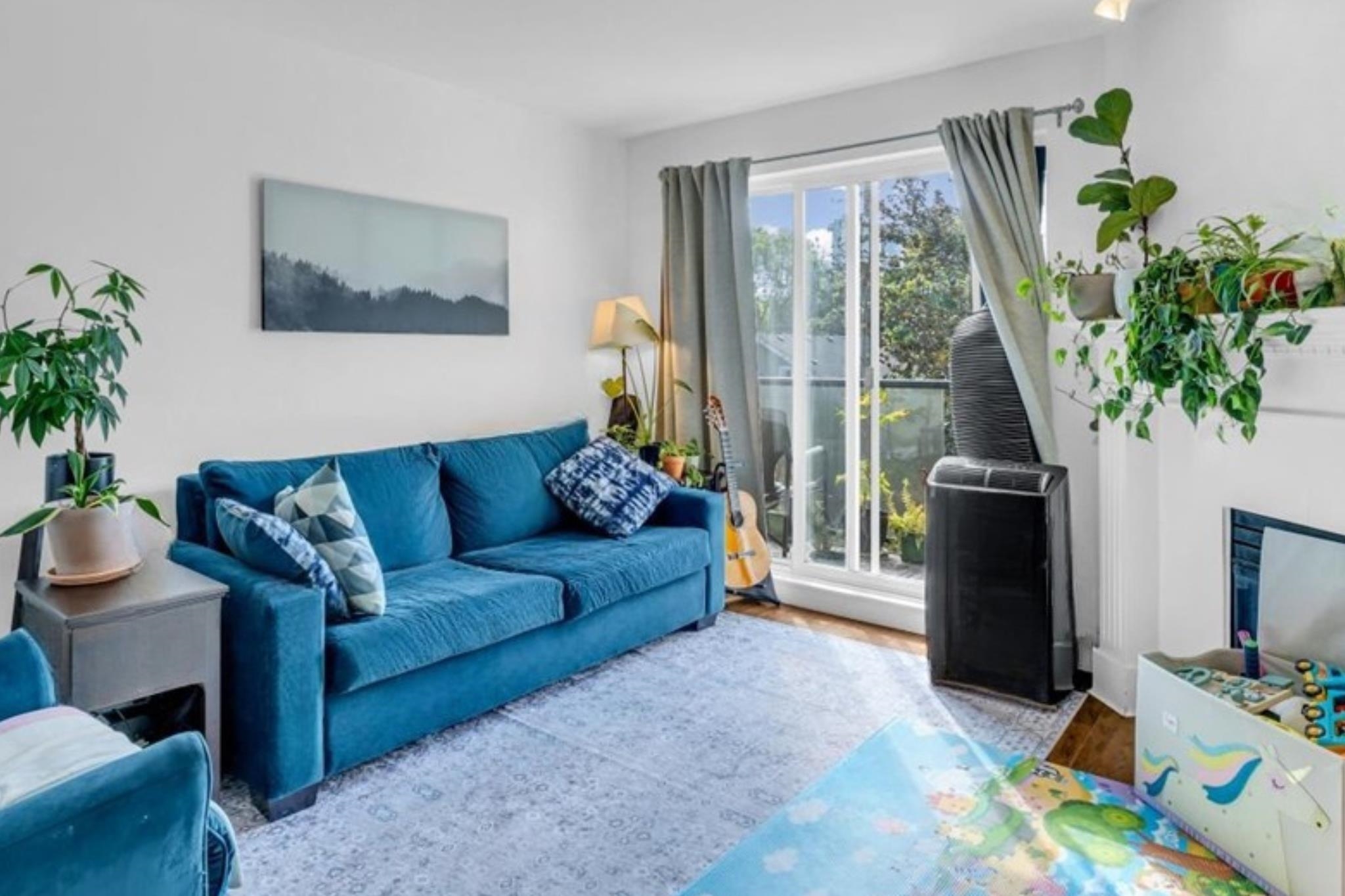 876 West 16th Avenue #307, Vancouver, BC V5Z 3T8