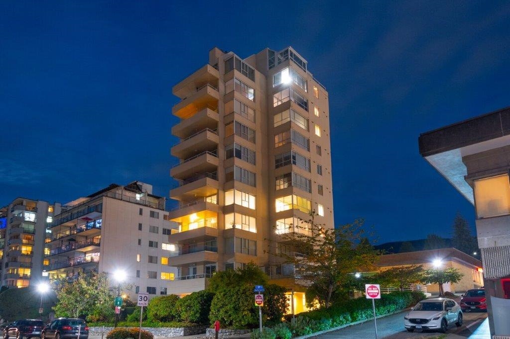 1819 Bellevue Avenue #400, West Vancouver, BC V7V 1B2