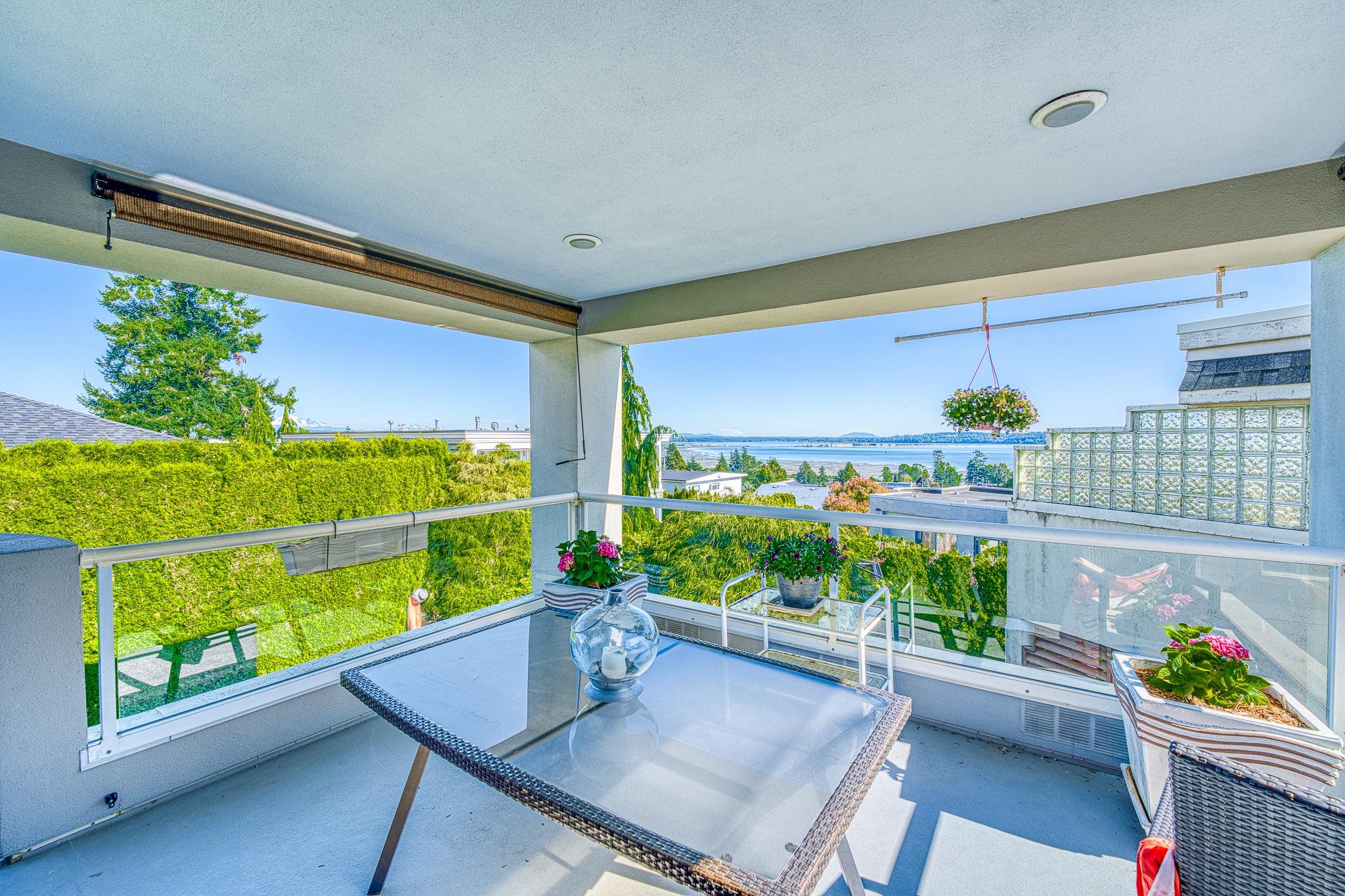 15662 Semiahmoo Avenue, White Rock, BC V4B 1V4