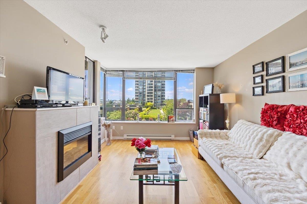 4182 Dawson Street #505, Burnaby, BC V5C 0A2