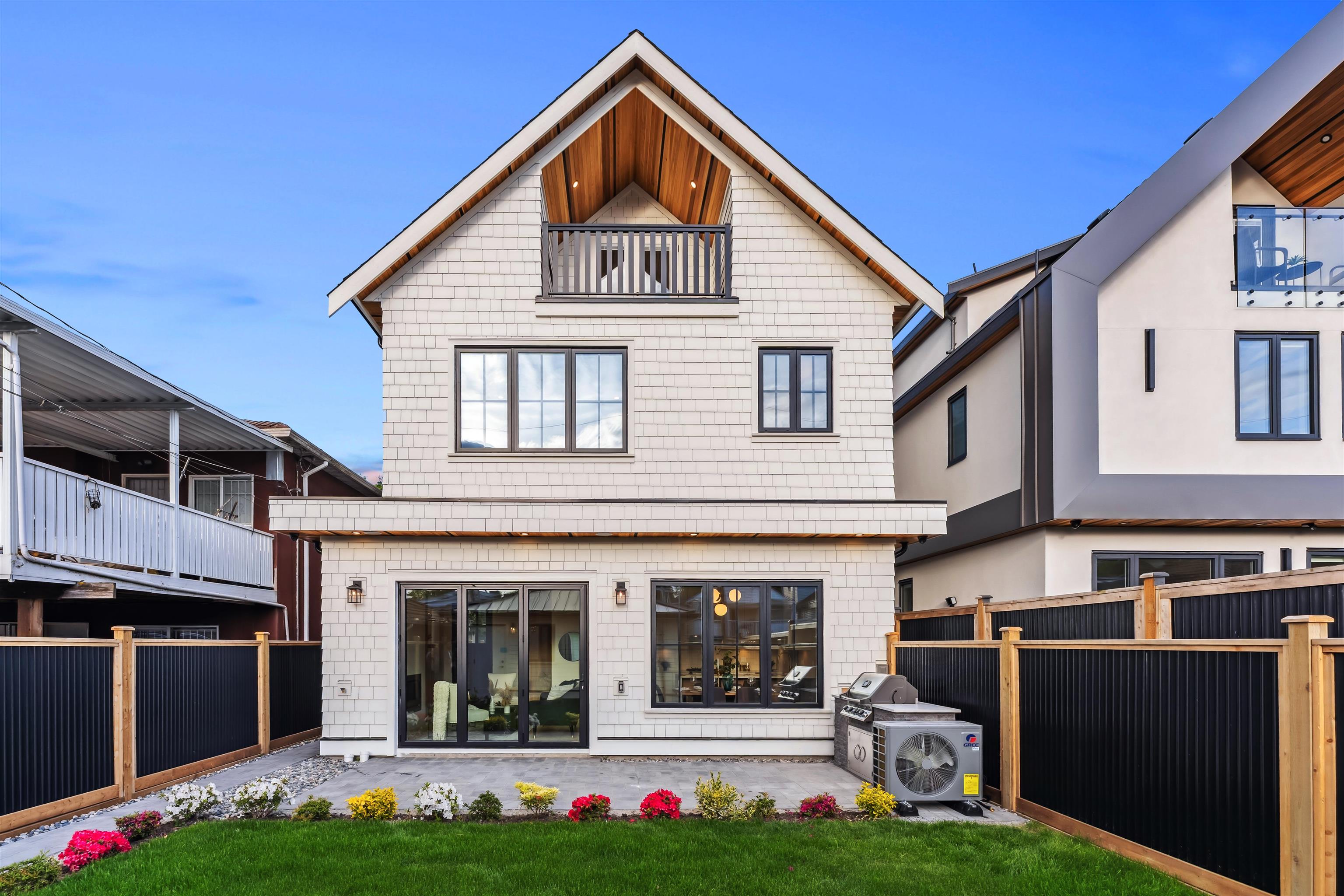 4763 Commercial Street #2, Vancouver, BC V5N 4G8