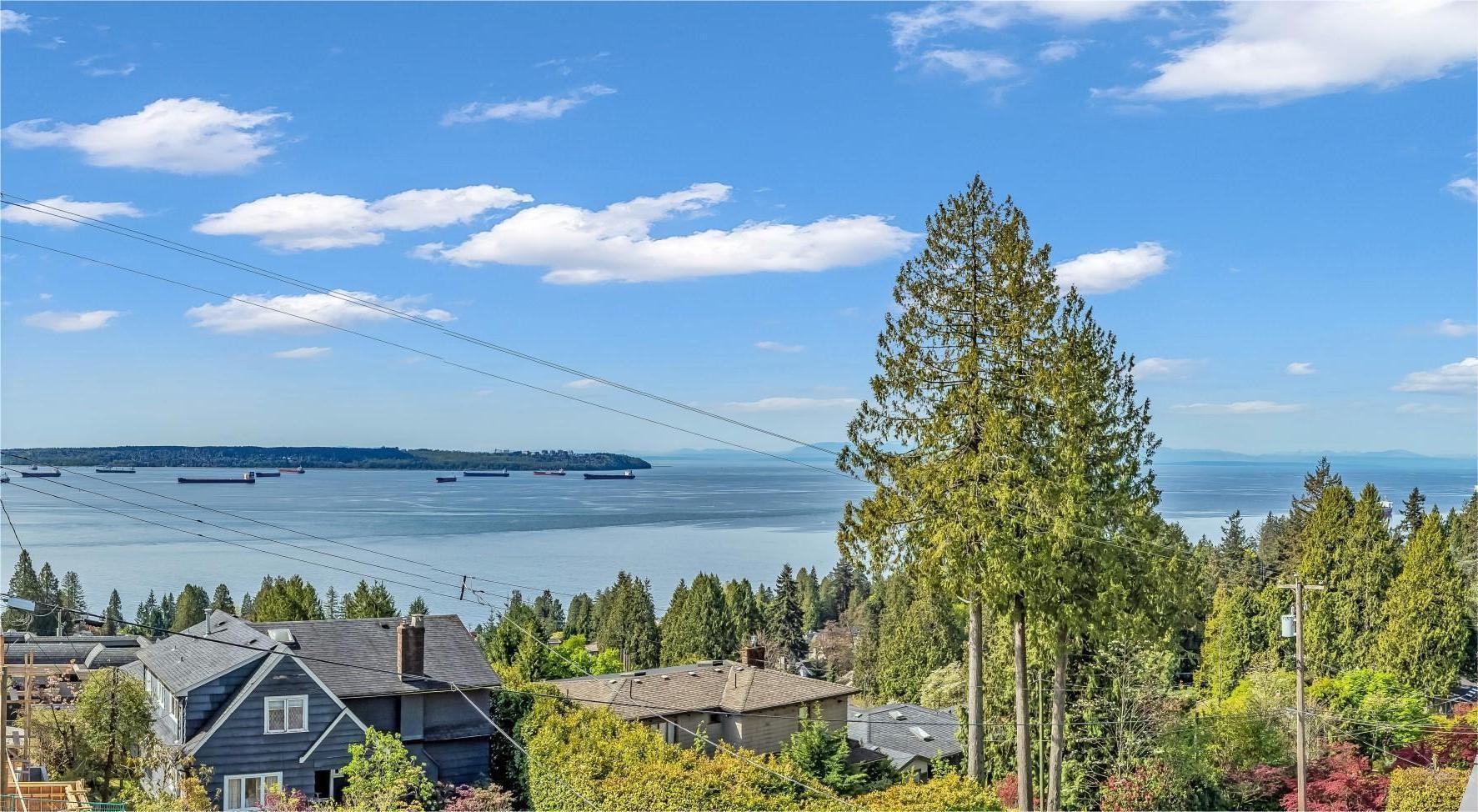 2623 Ottawa Avenue, West Vancouver, BC V7V 2T6