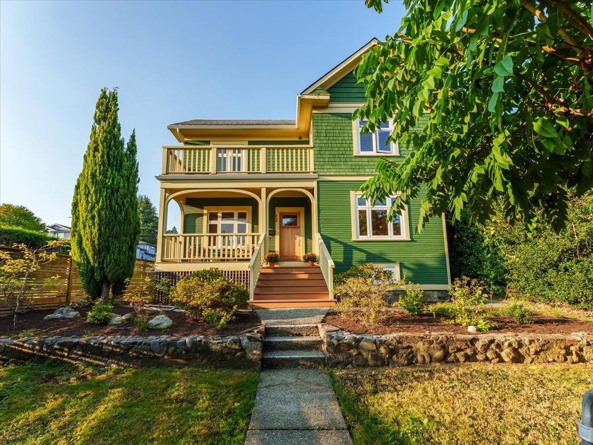 848 6th Street East, North Vancouver, BC V7L 1R7