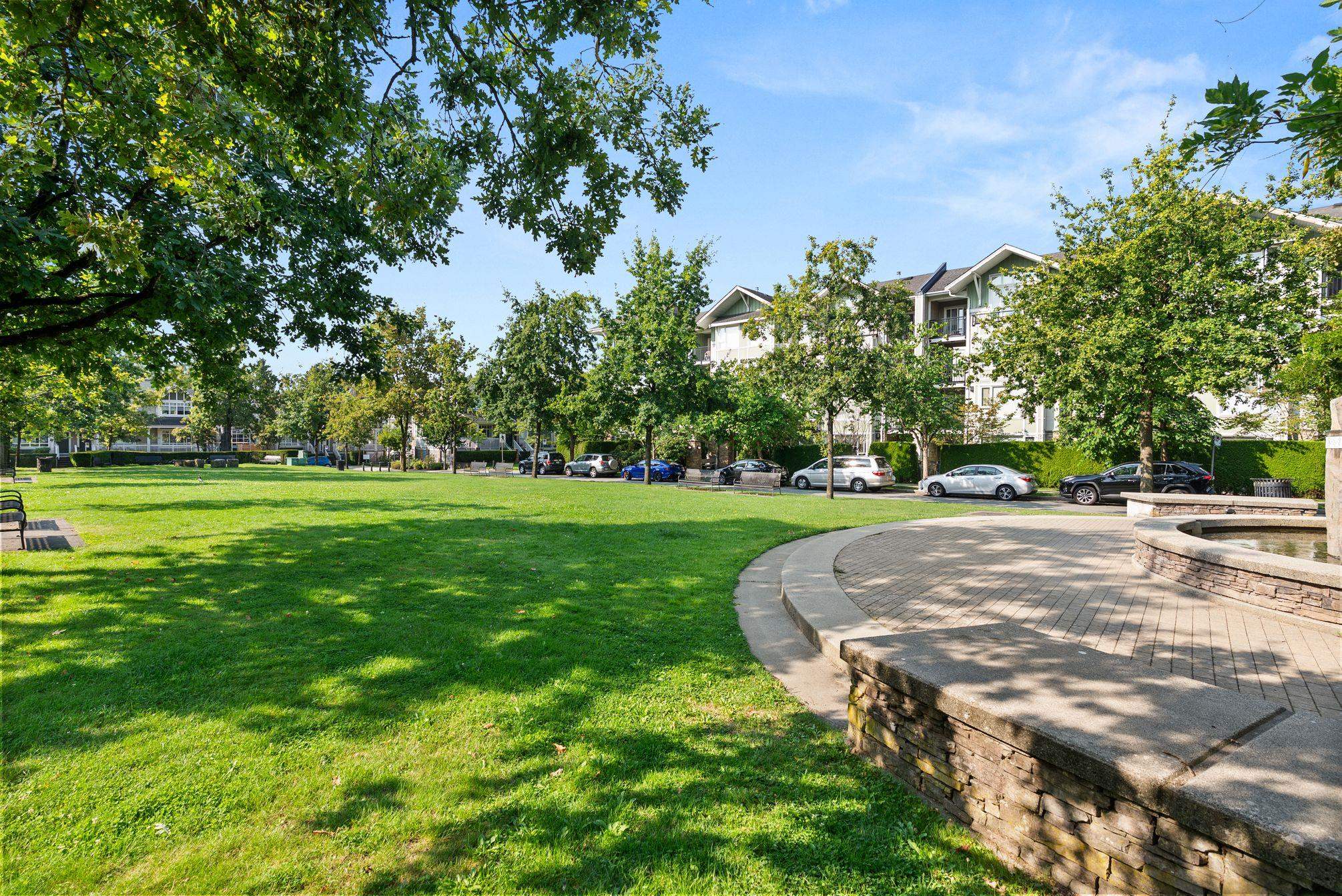 7089 Mont Royal Square #417, Vancouver, BC V5S 4W6