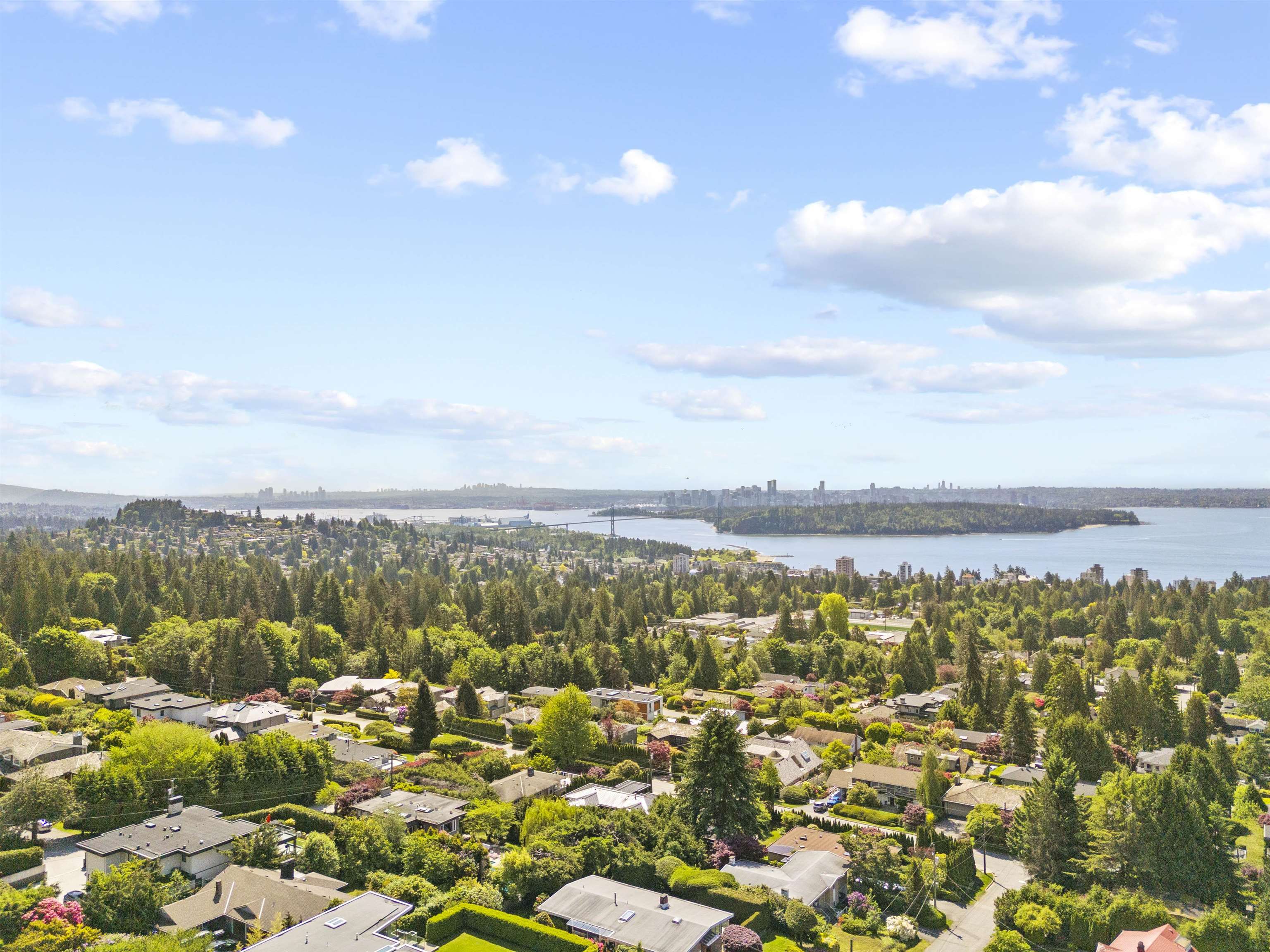 1895 Rosebery Avenue, West Vancouver, BC V7Z 2Z5