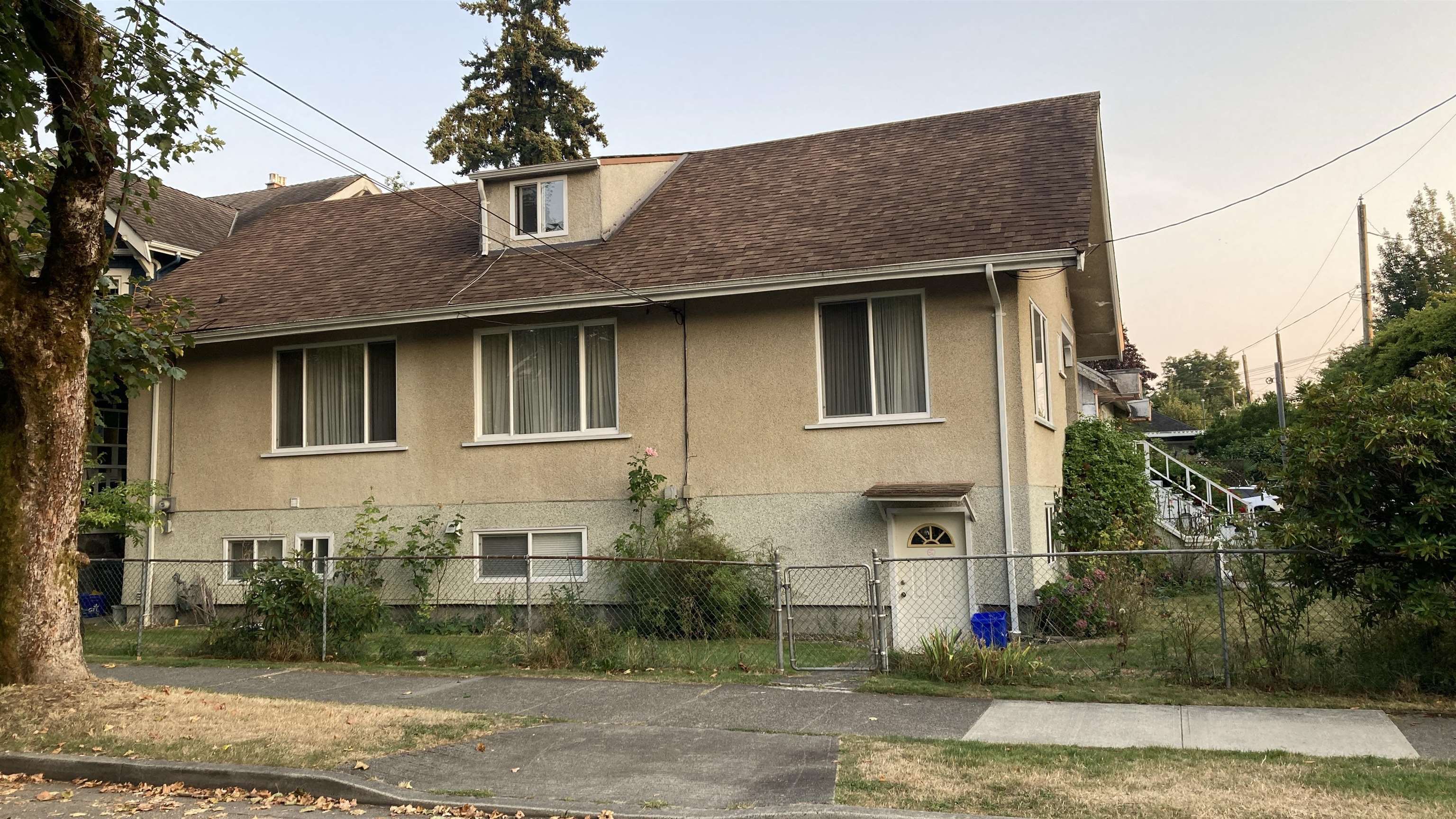 2206 Musqueamview Street, Vancouver, BC V6K 4G9