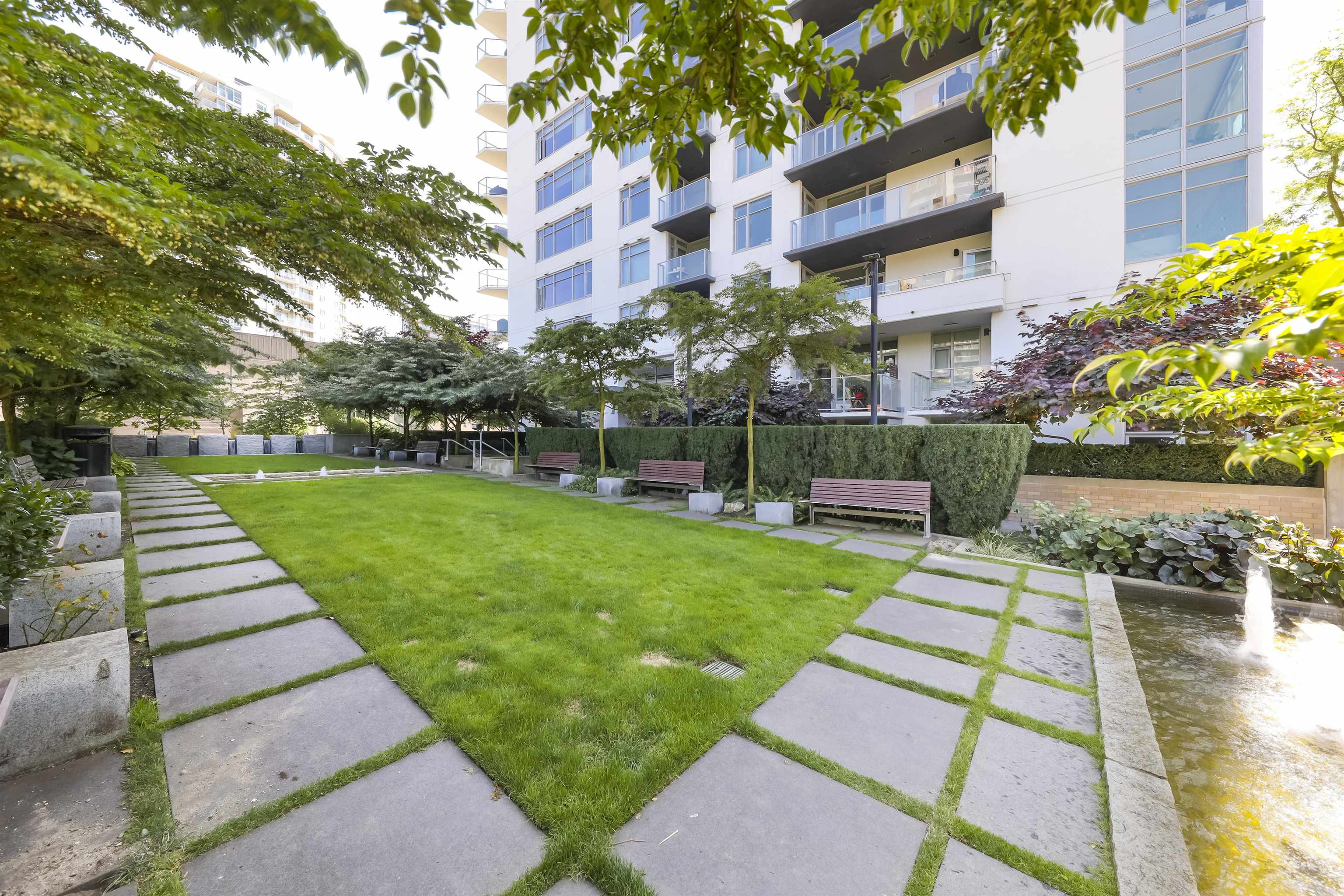 158 13th Street West #301, North Vancouver, BC V7M 0A7