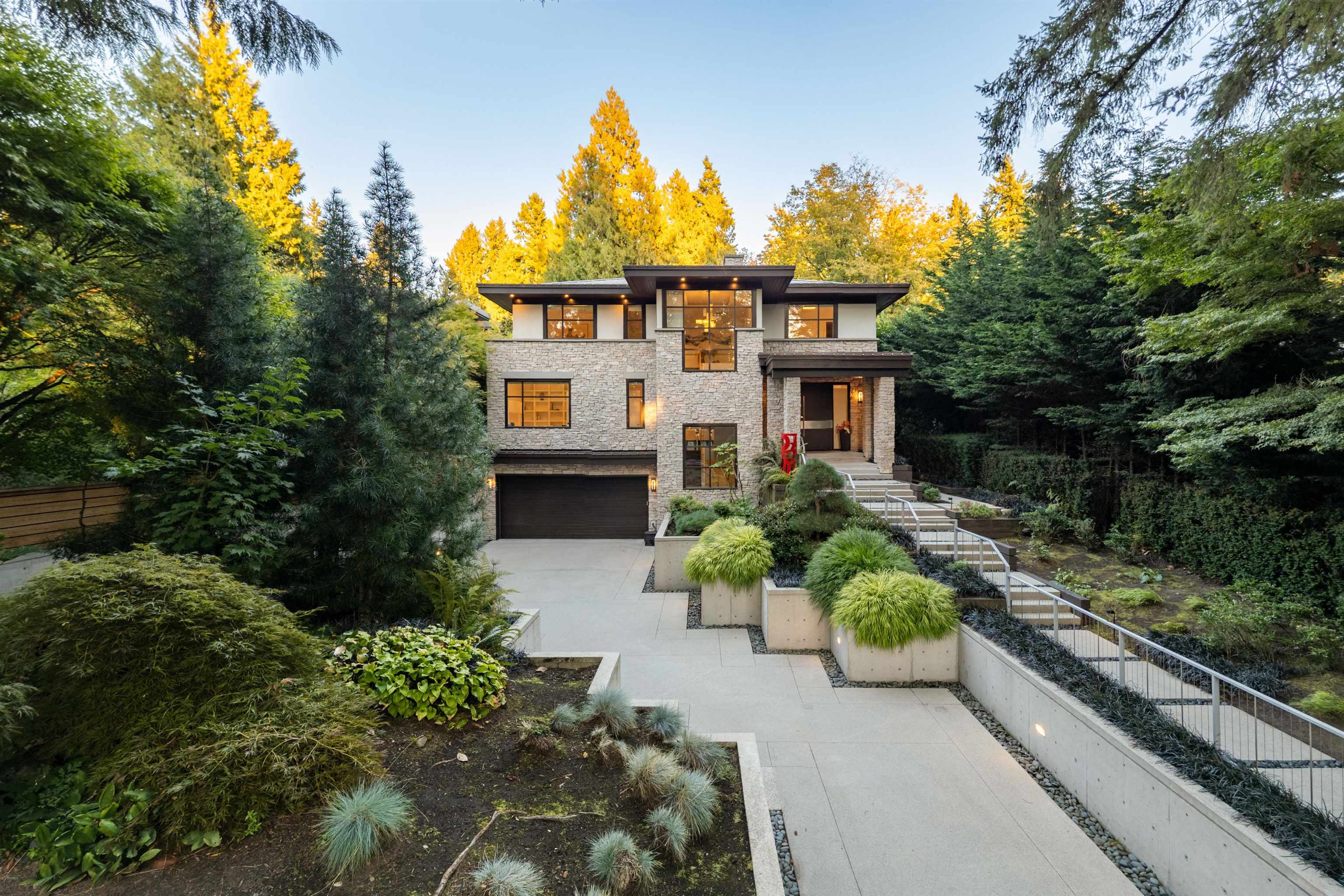 6350 Macdonald Street, Vancouver, BC V6N 1E6