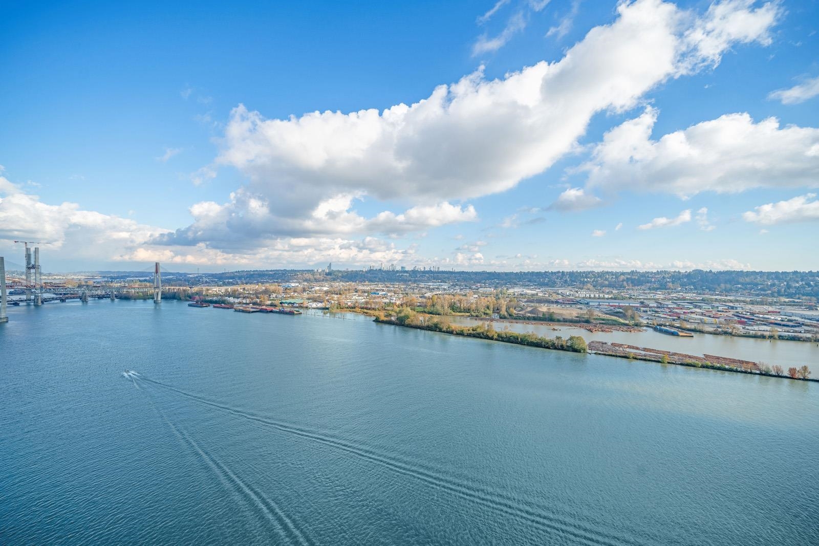 680 Quayside Dr #2807, New Westminster, BC V3M 0P2