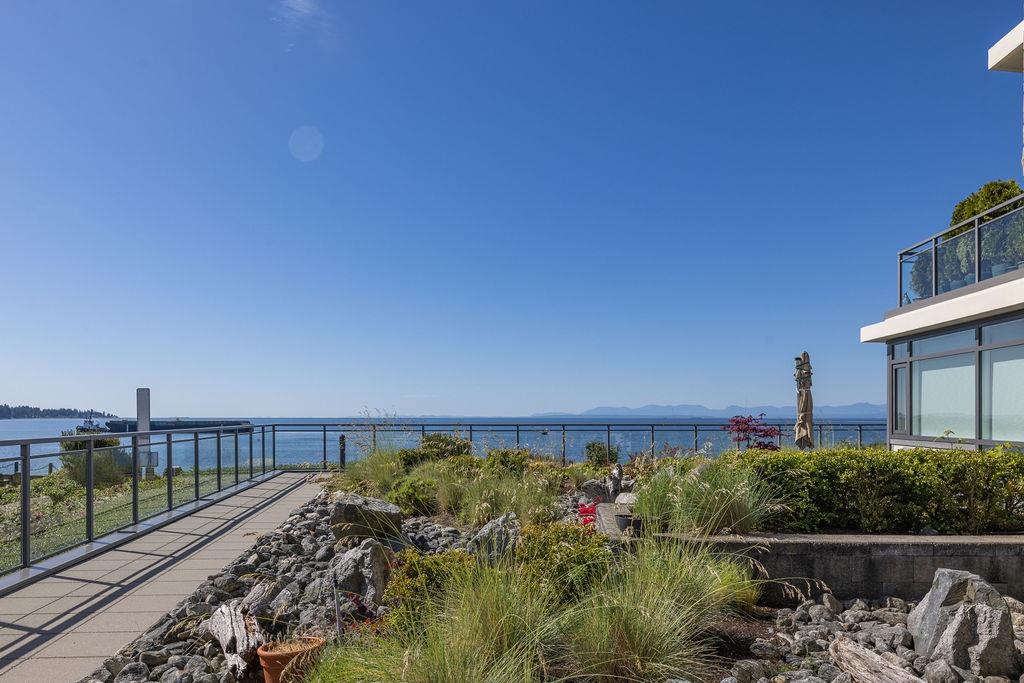 5665 Teredo St #203, Sechelt, BC V7Z 0J2