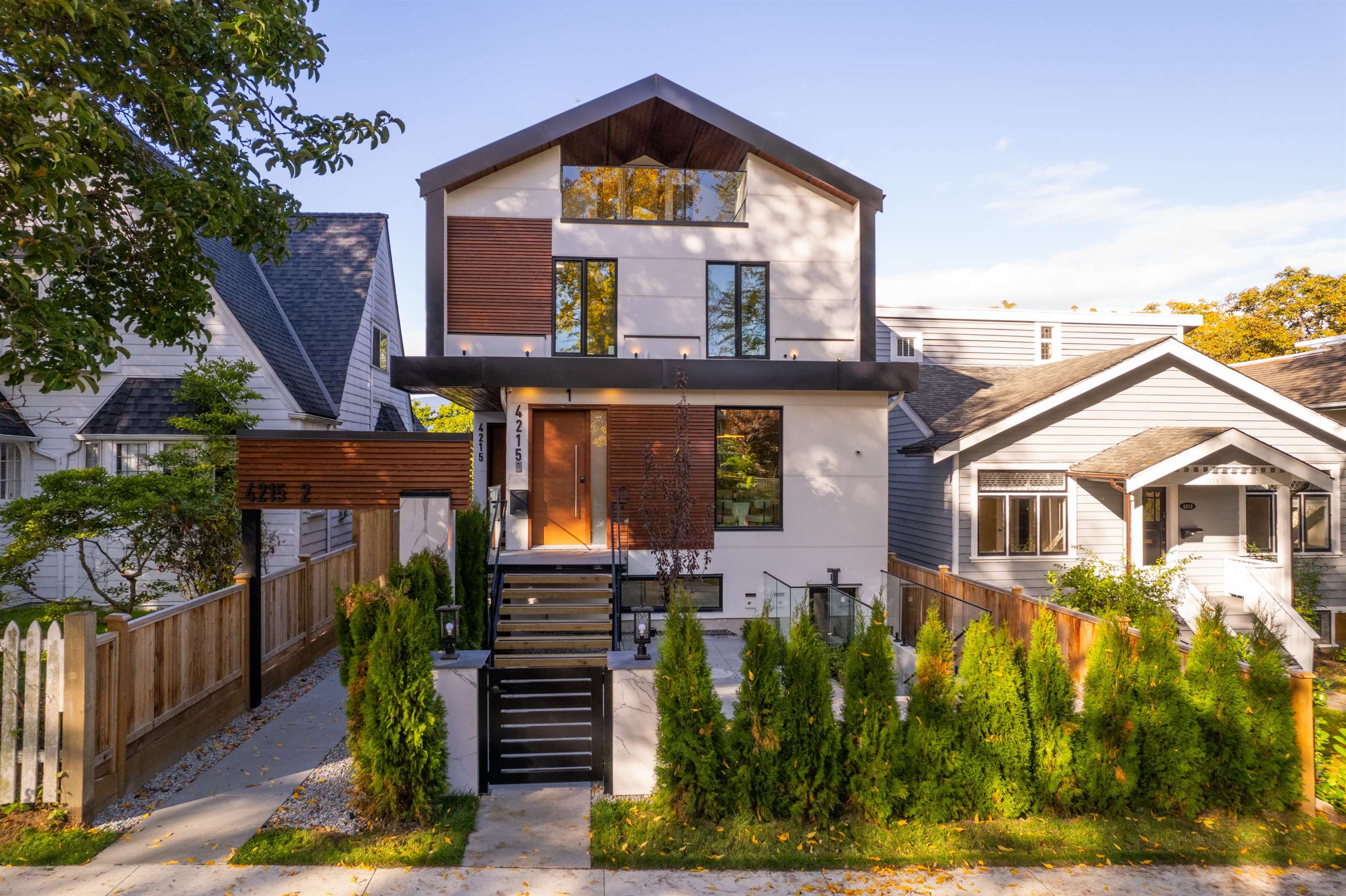 4215 West 13th Avenue #1, Vancouver, BC V6R 2T7